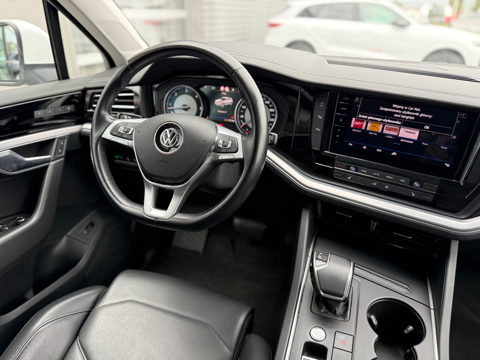 Volkswagen Touareg - zdjęcie 14