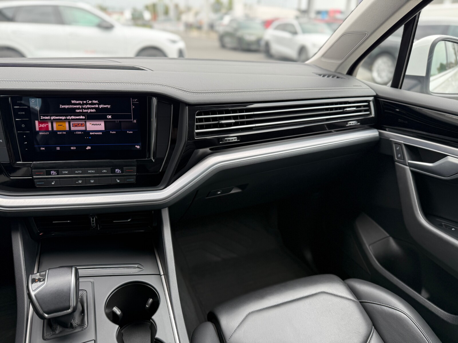 Volkswagen Touareg - zdjęcie 15