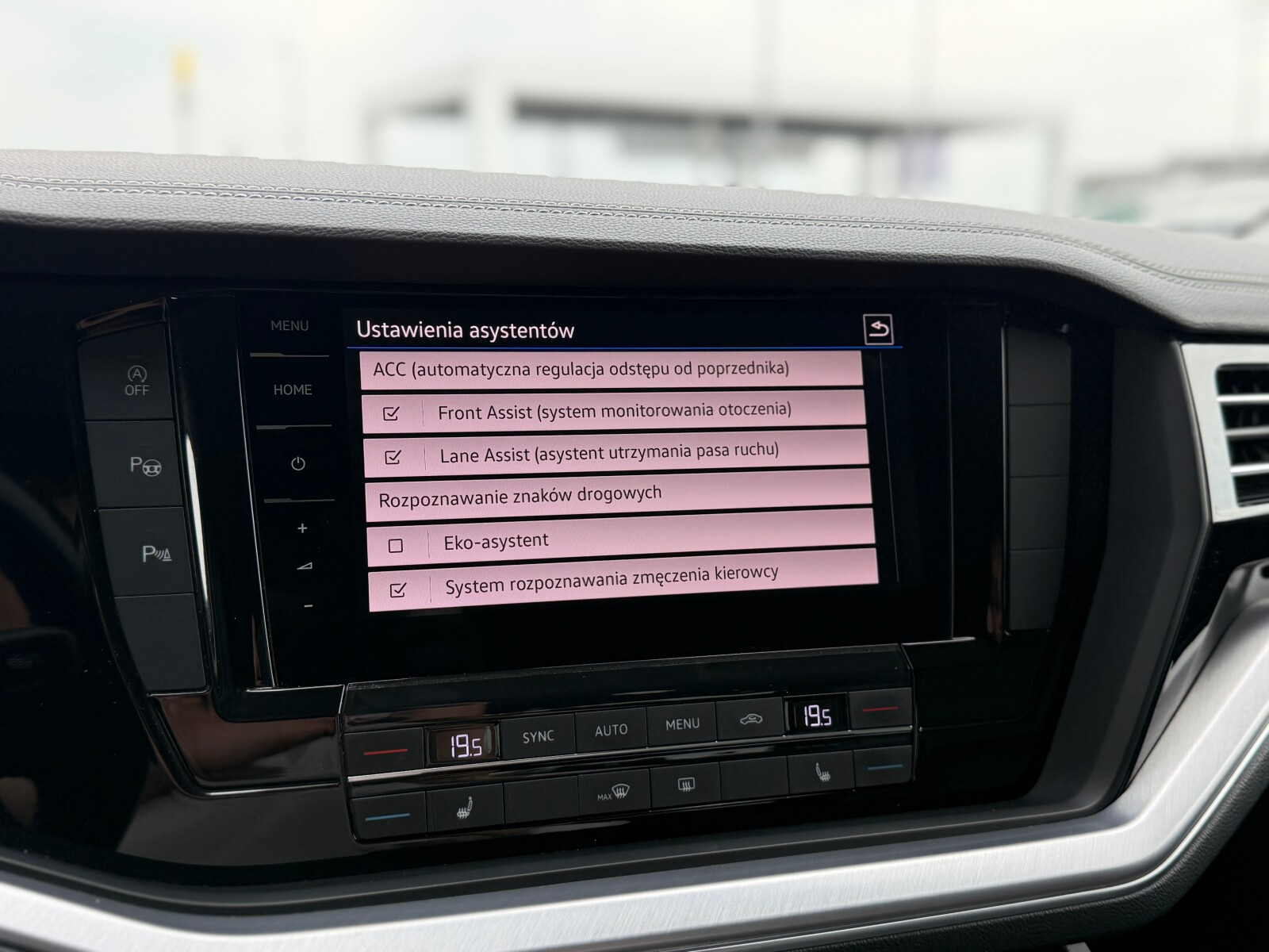 Volkswagen Touareg - zdjęcie 35