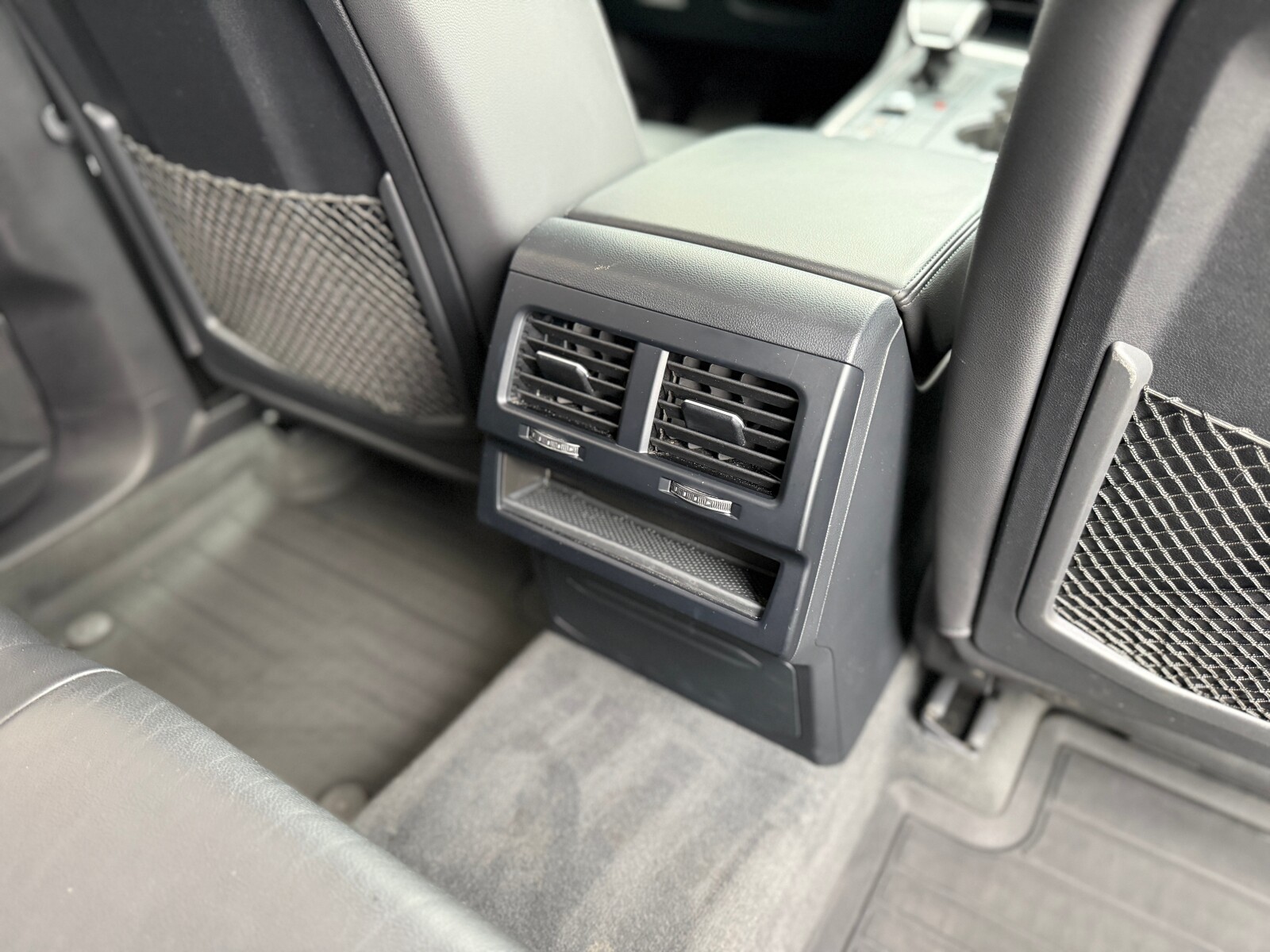 Volkswagen Touareg - zdjęcie 23