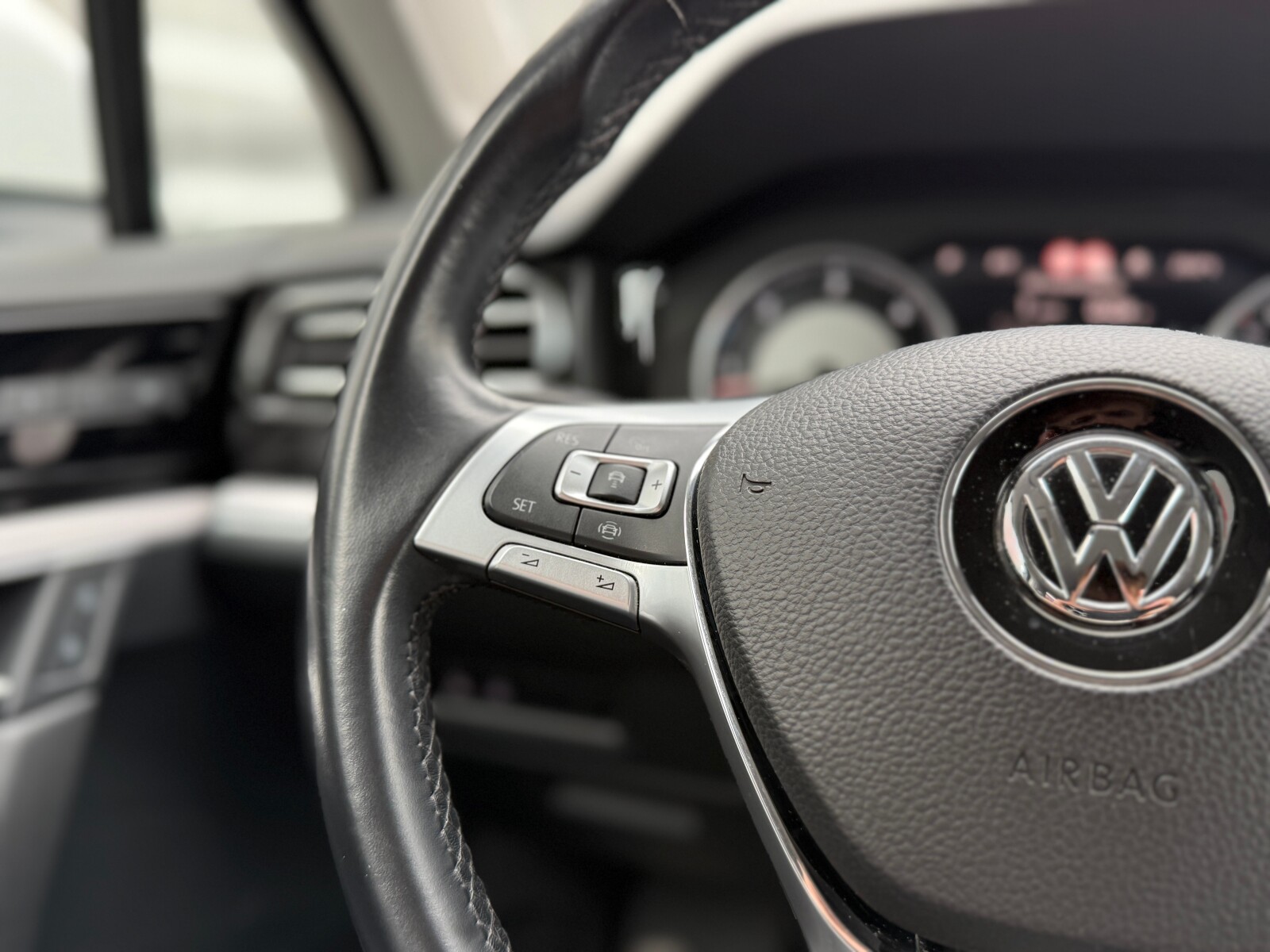 Volkswagen Touareg - zdjęcie 28