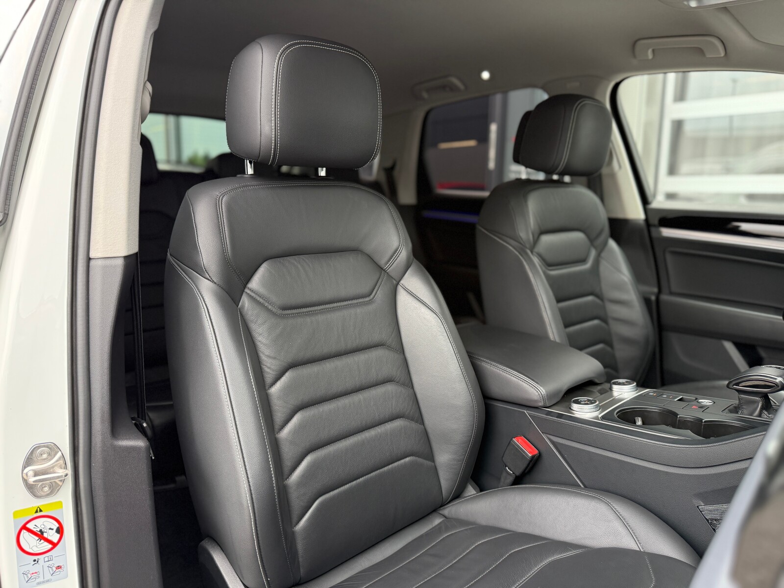 Volkswagen Touareg - zdjęcie 21
