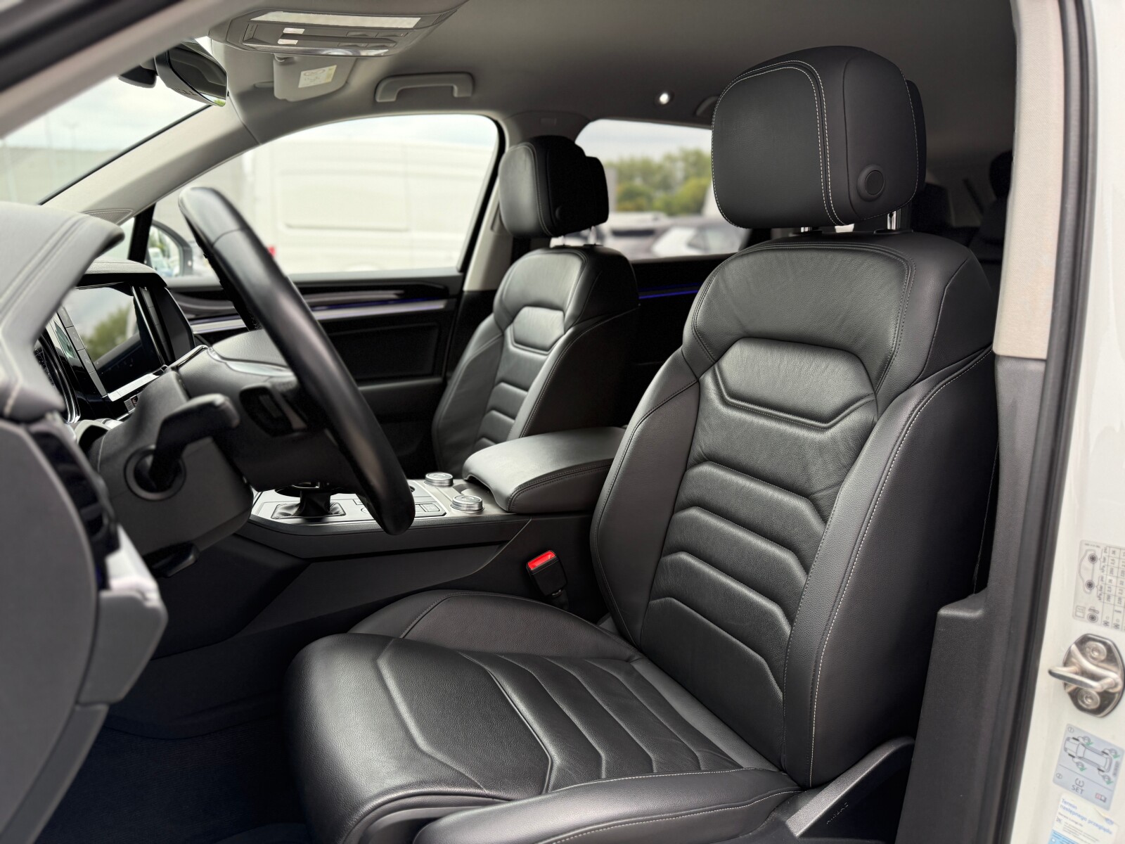 Volkswagen Touareg - zdjęcie 20