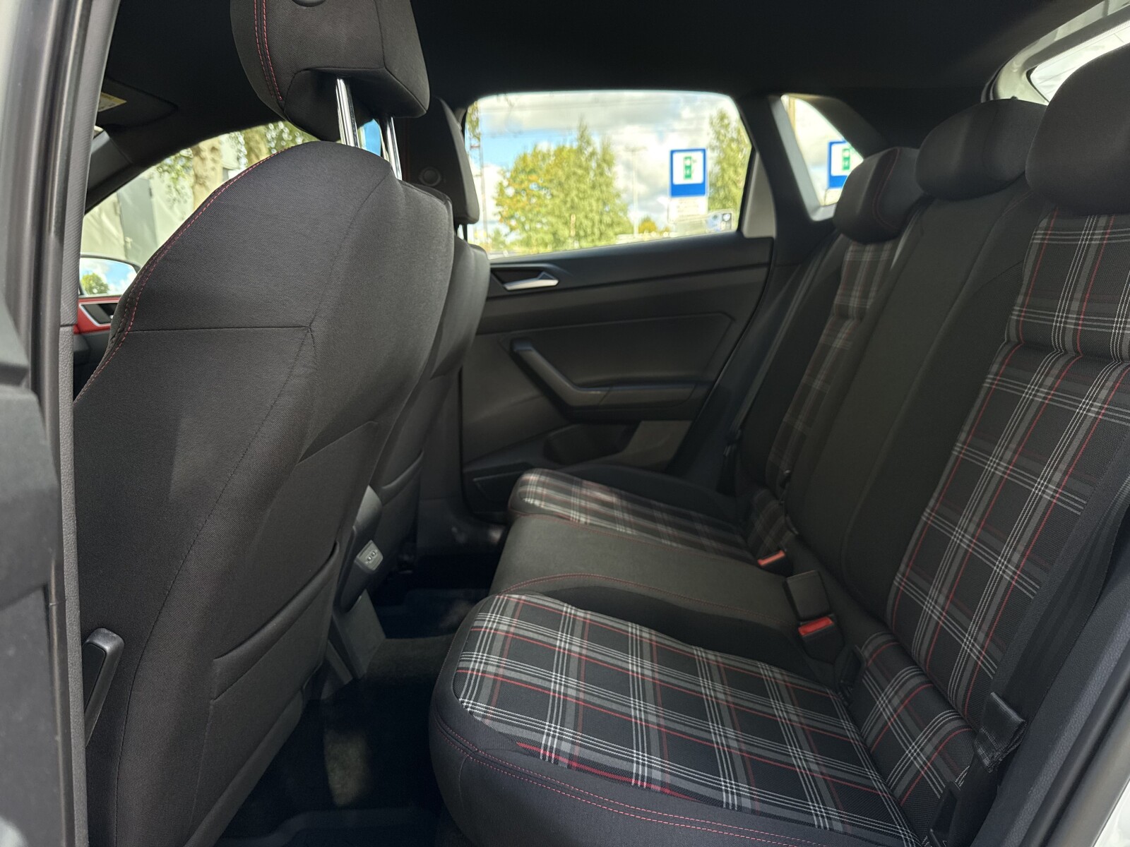 Volkswagen Polo - zdjęcie 28