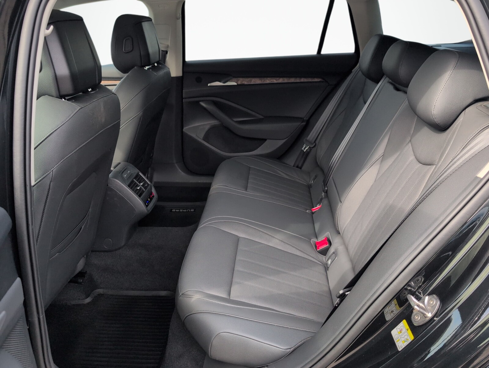 Škoda Superb Combi - zdjęcie 11