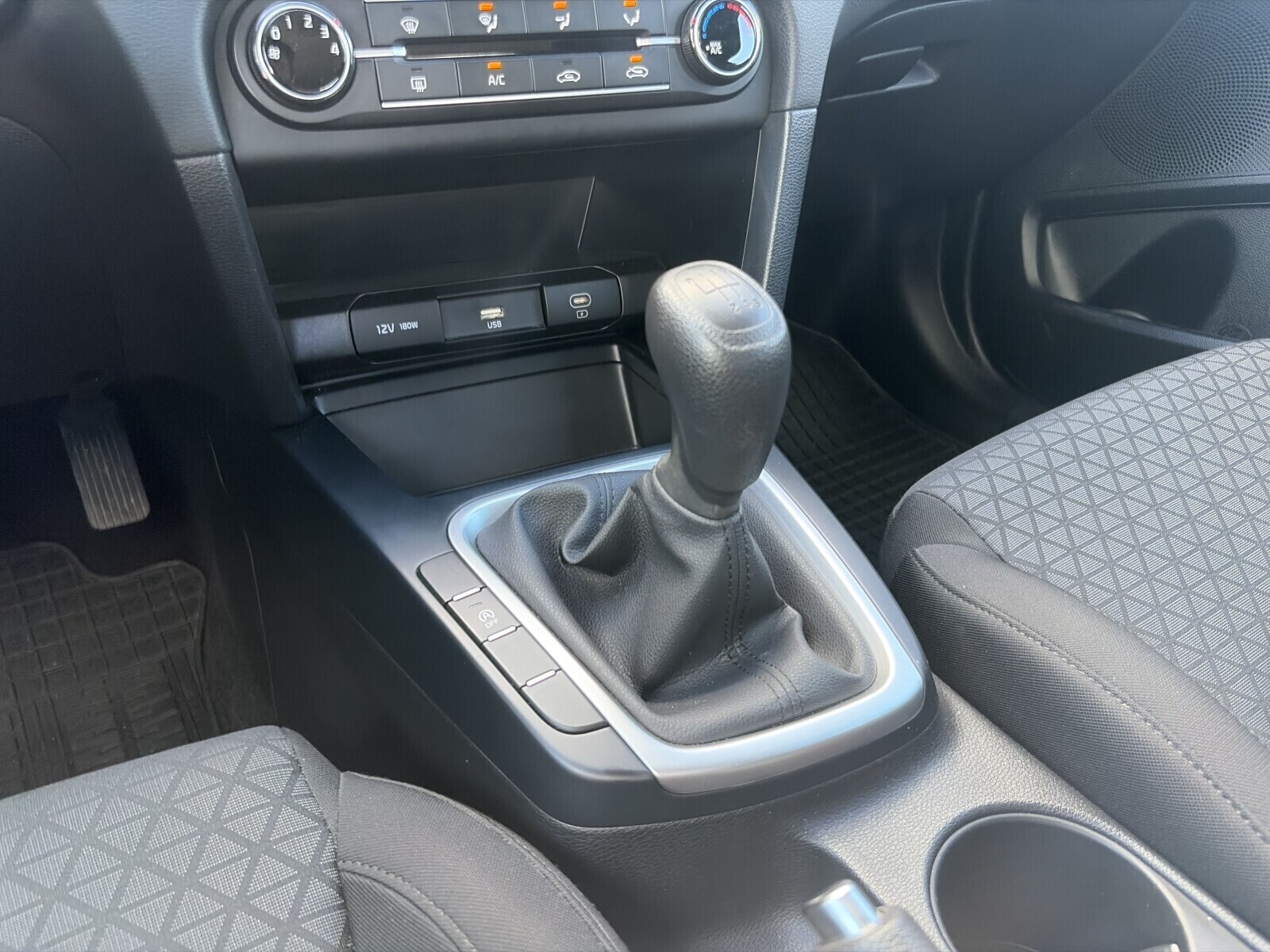 Kia Ceed - zdjęcie 15