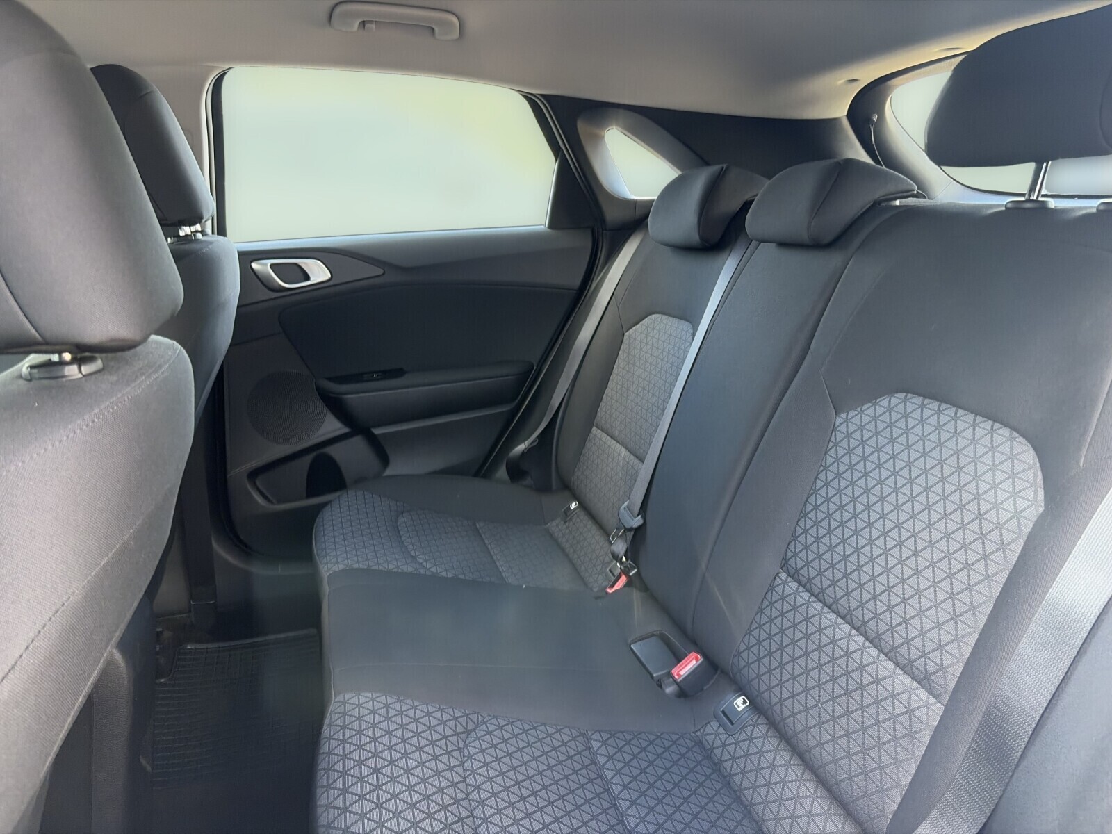 Kia Ceed - zdjęcie 16