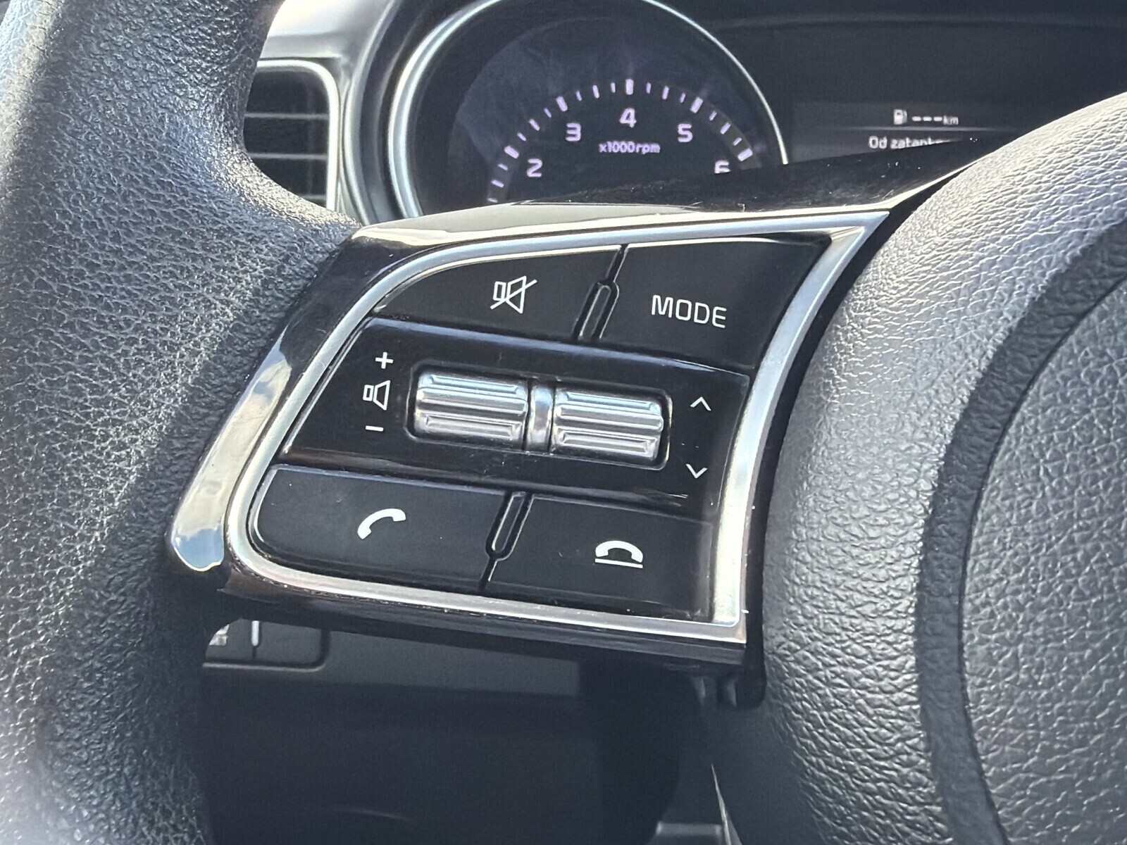 Kia Ceed - zdjęcie 24