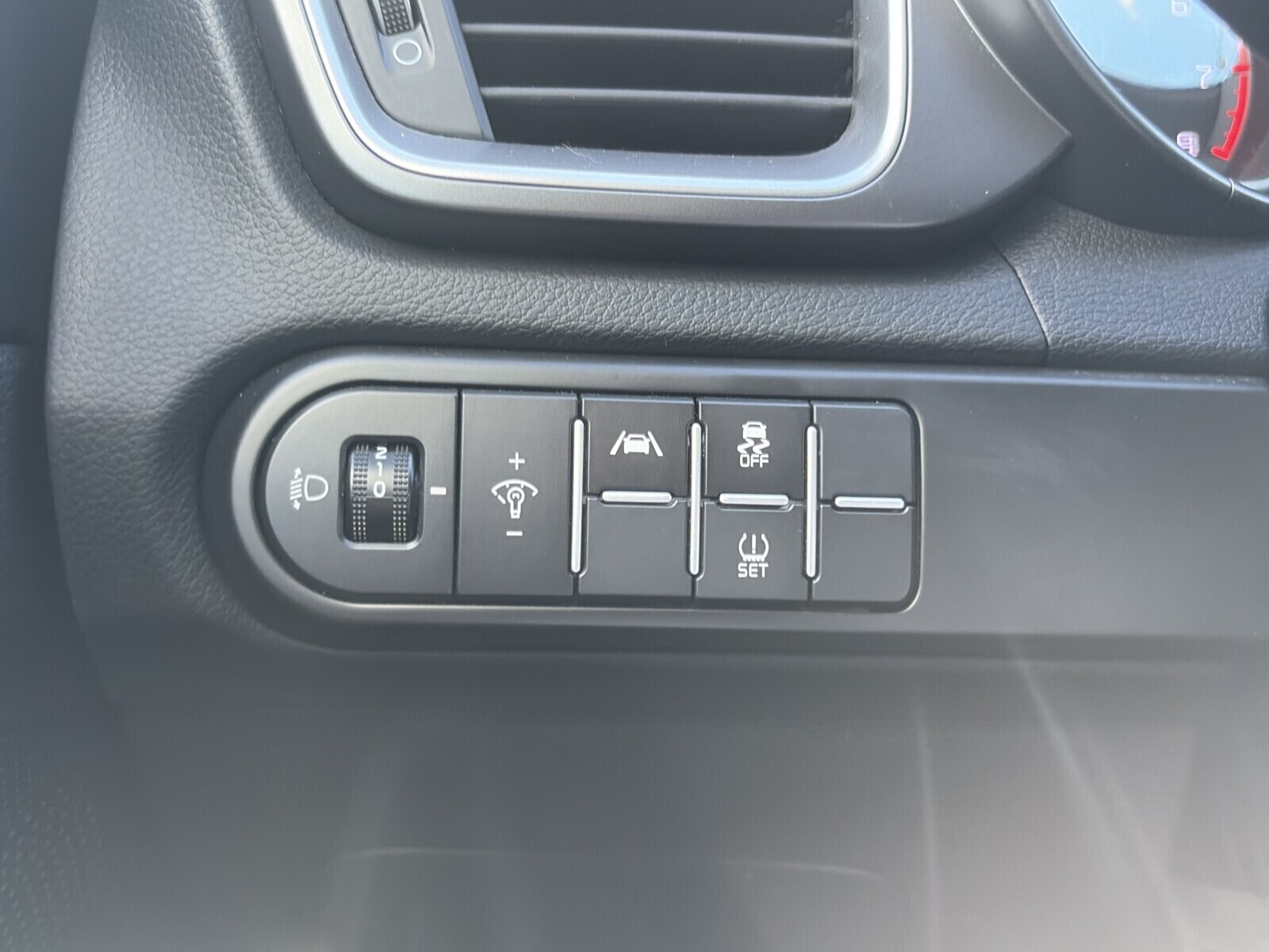 Kia Ceed - zdjęcie 19