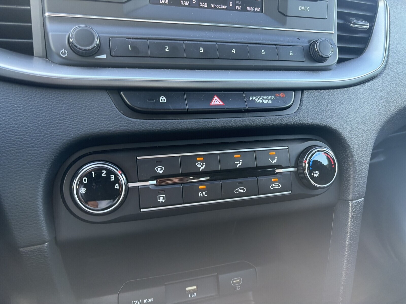 Kia Ceed - zdjęcie 20
