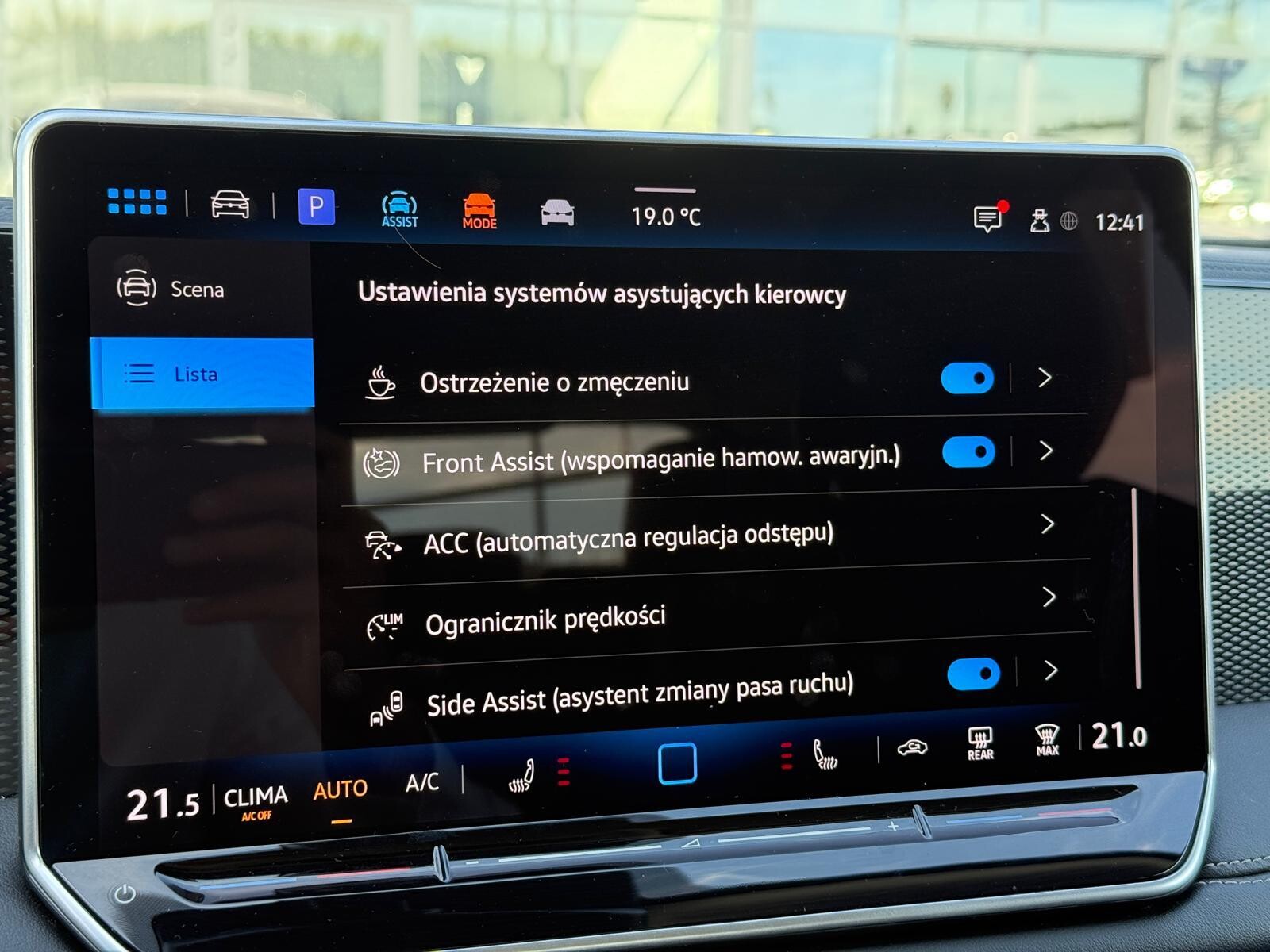 Volkswagen Tiguan - zdjęcie 23