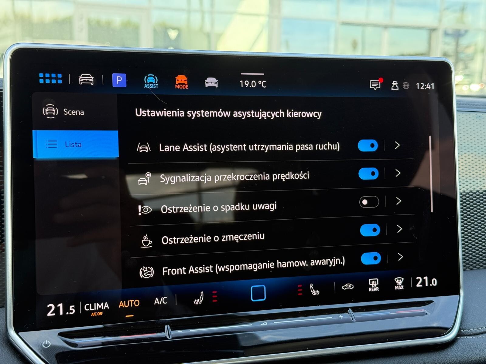 Volkswagen Tiguan - zdjęcie 21