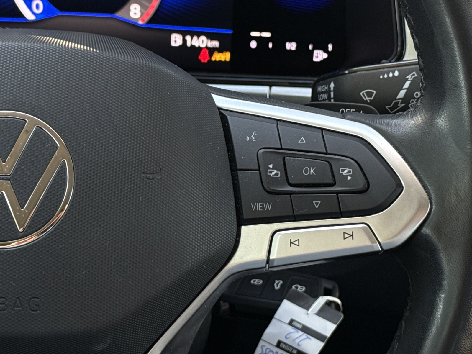 Volkswagen T-Roc - zdjęcie 16