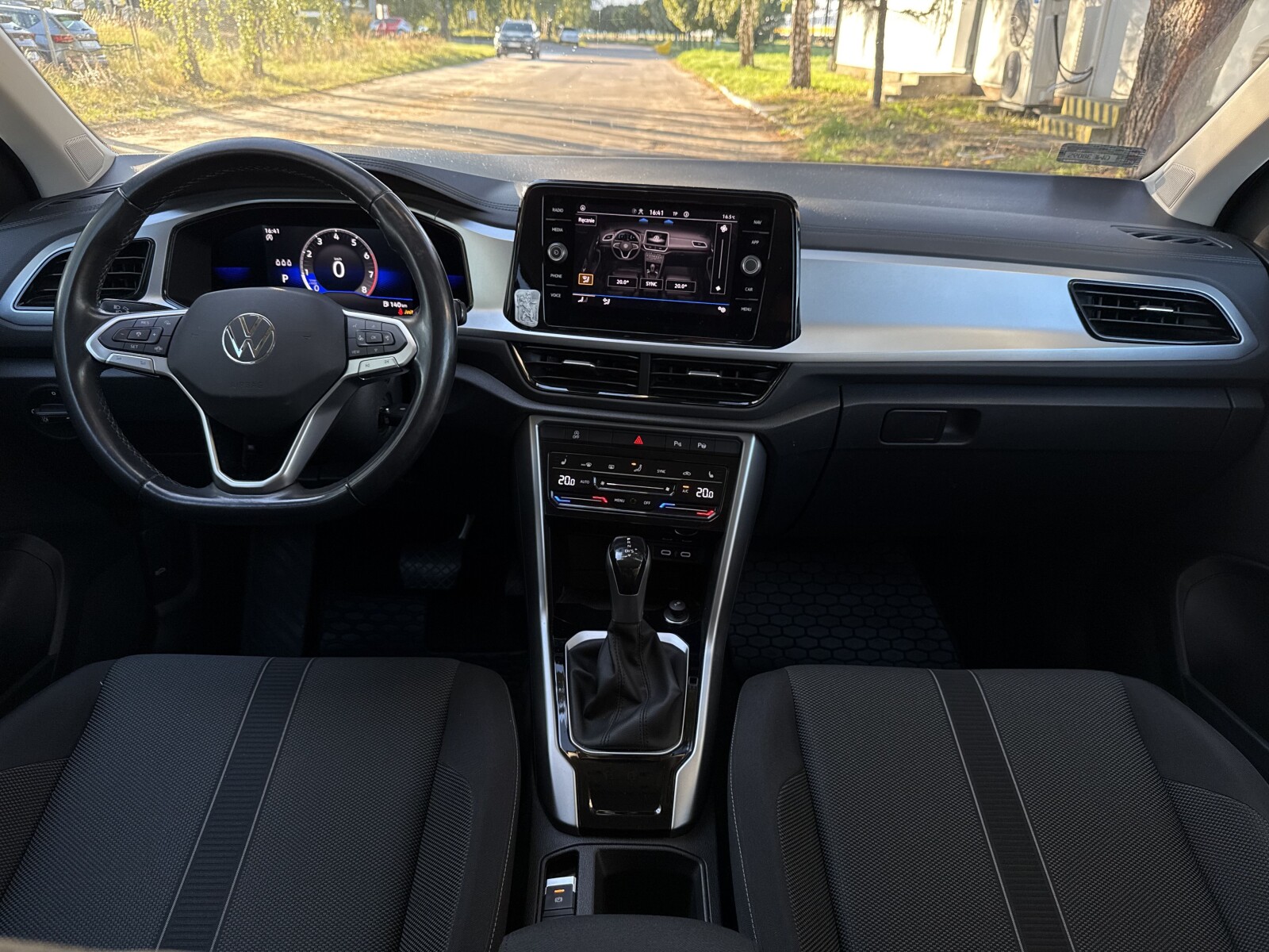 Volkswagen T-Roc - zdjęcie 9