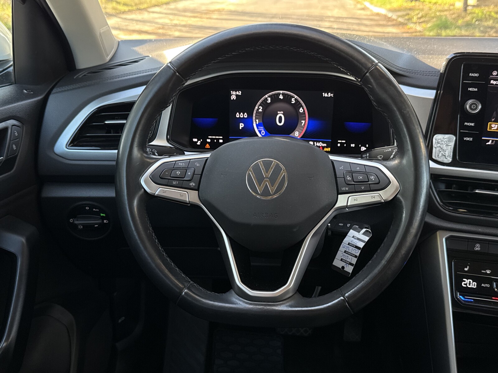 Volkswagen T-Roc - zdjęcie 14