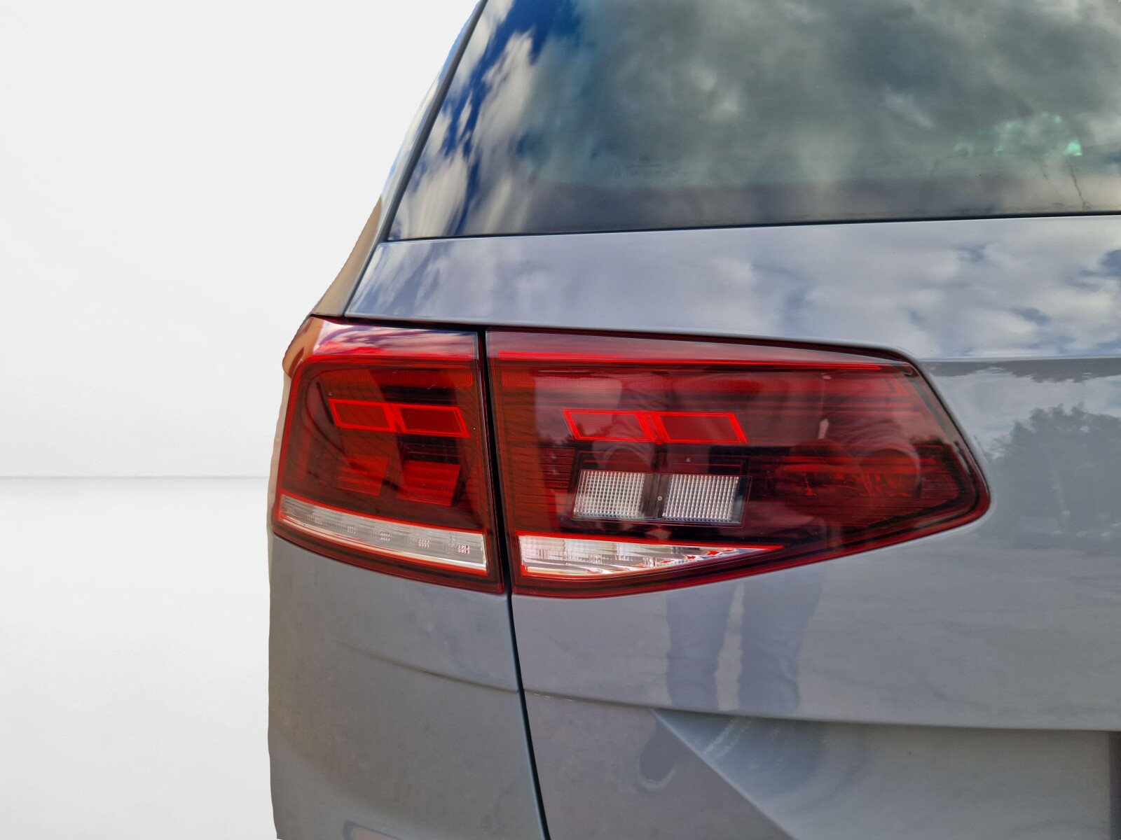 Volkswagen Passat Variant - zdjęcie 10