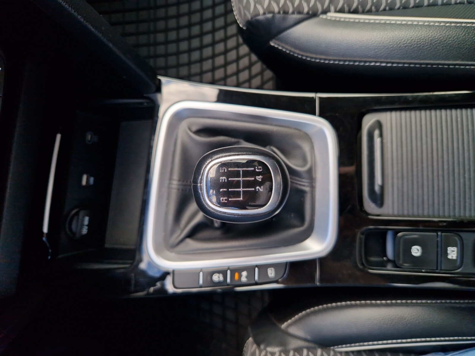 Kia Ceed - zdjęcie 23