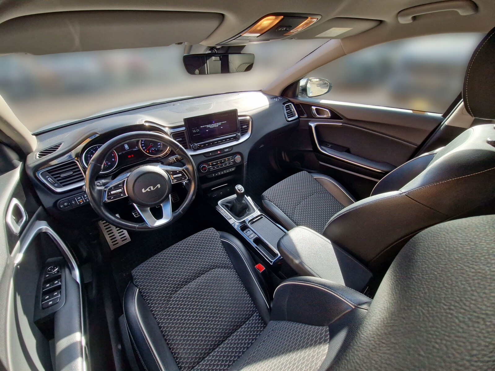 Kia Ceed - zdjęcie 12
