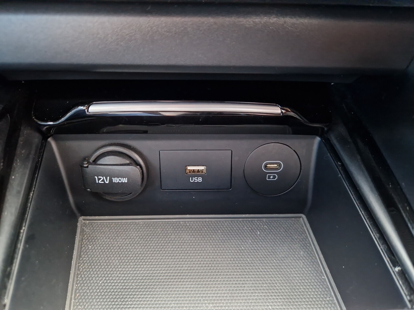 Kia Ceed - zdjęcie 24