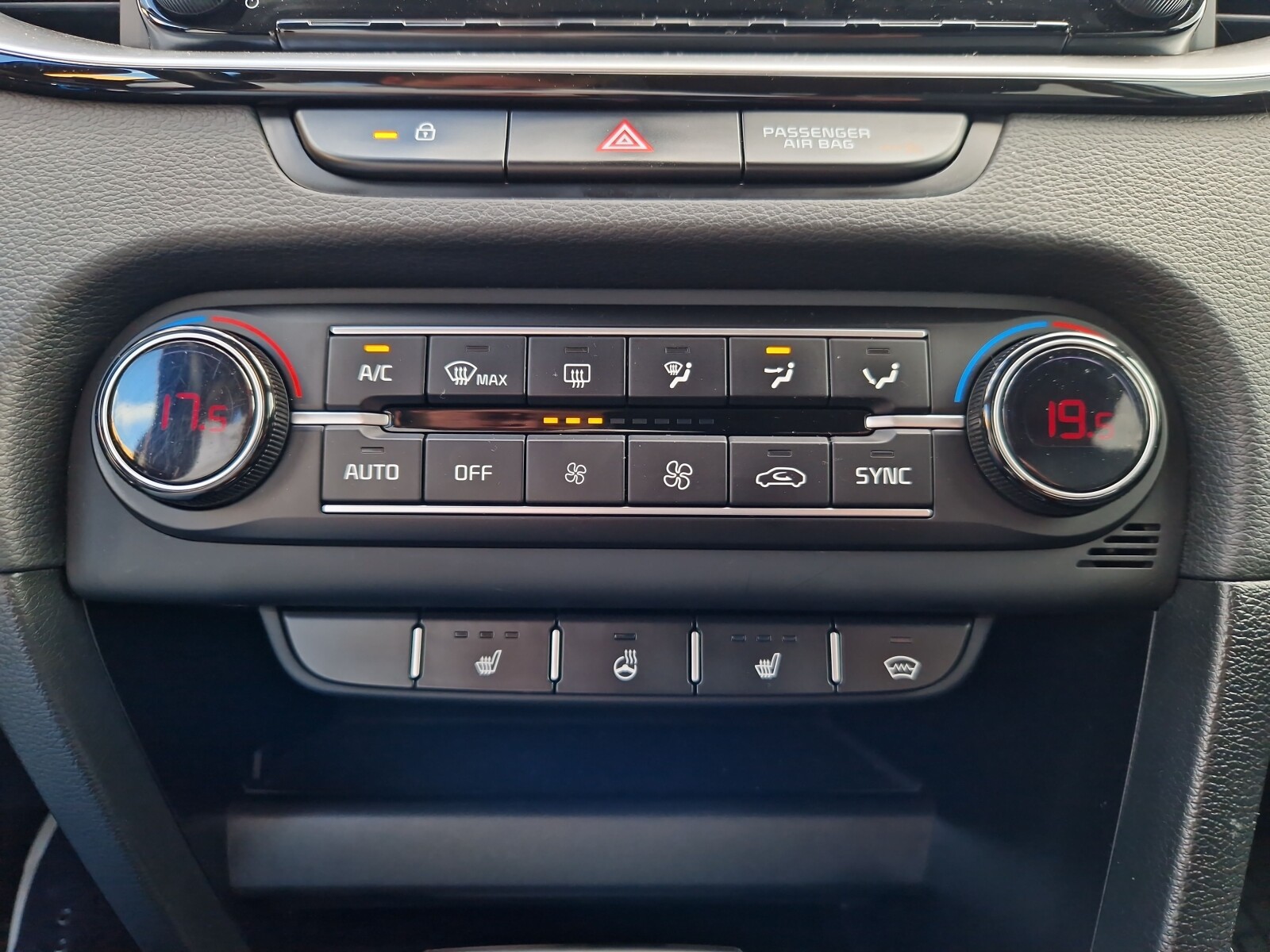 Kia Ceed - zdjęcie 17