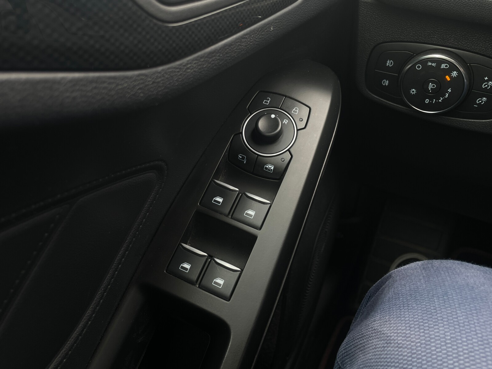 Ford Focus - zdjęcie 34