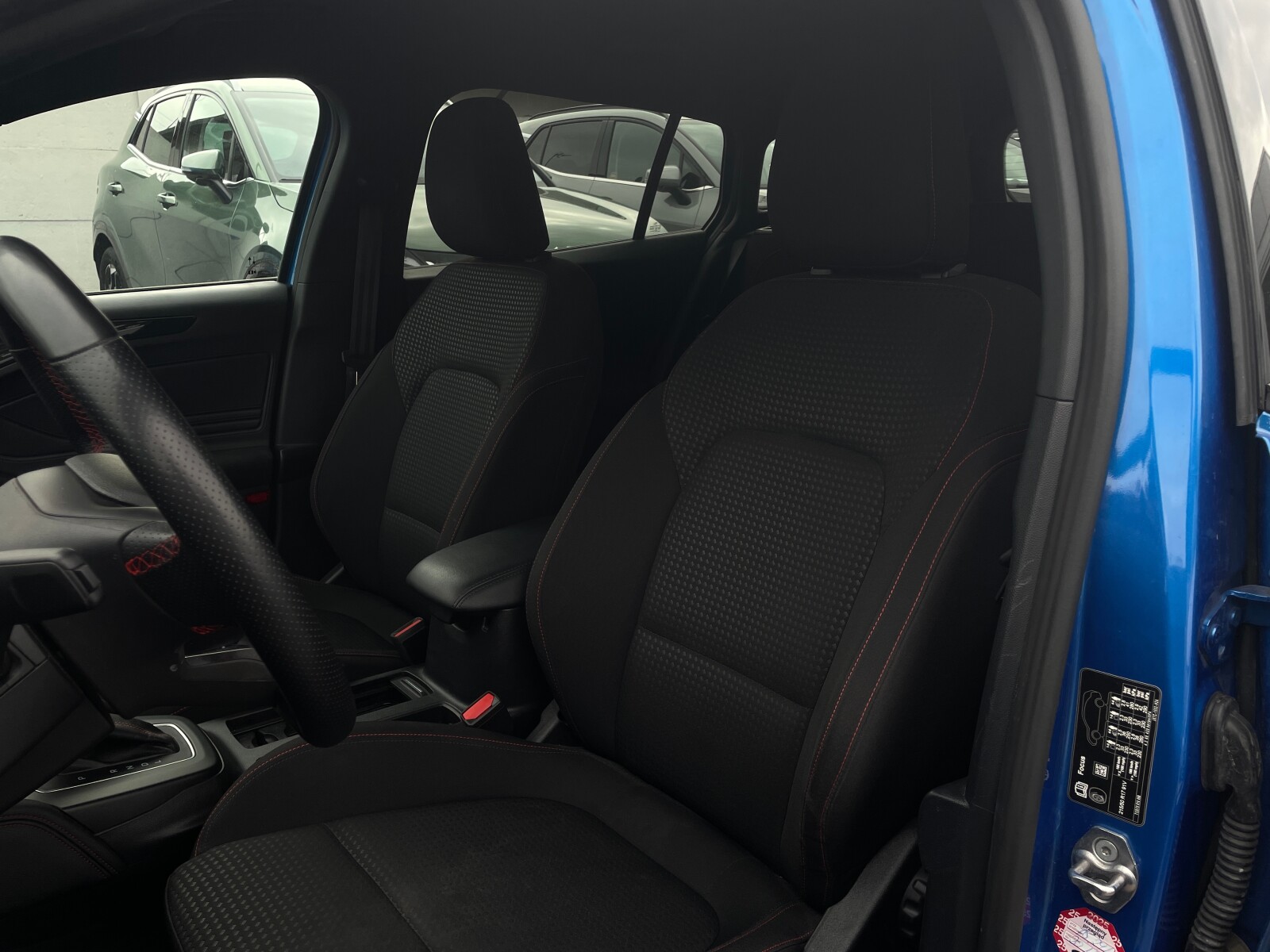 Ford Focus - zdjęcie 9