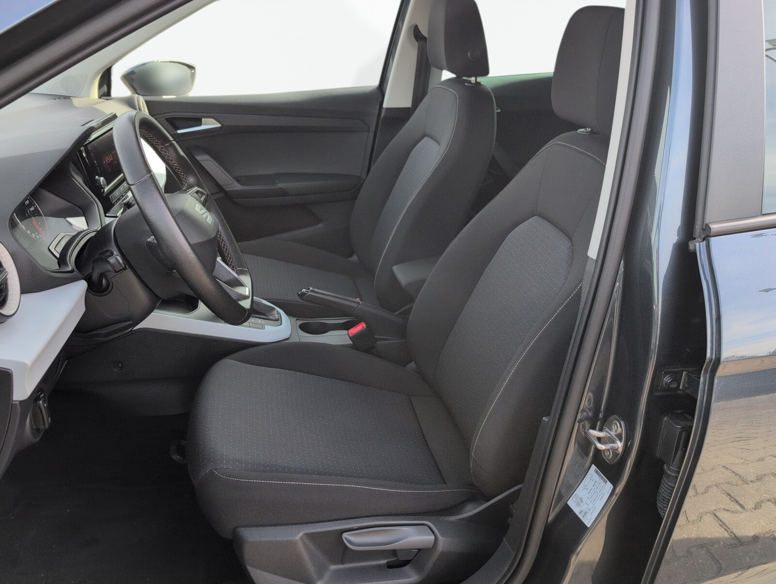 Seat Arona - zdjęcie 14