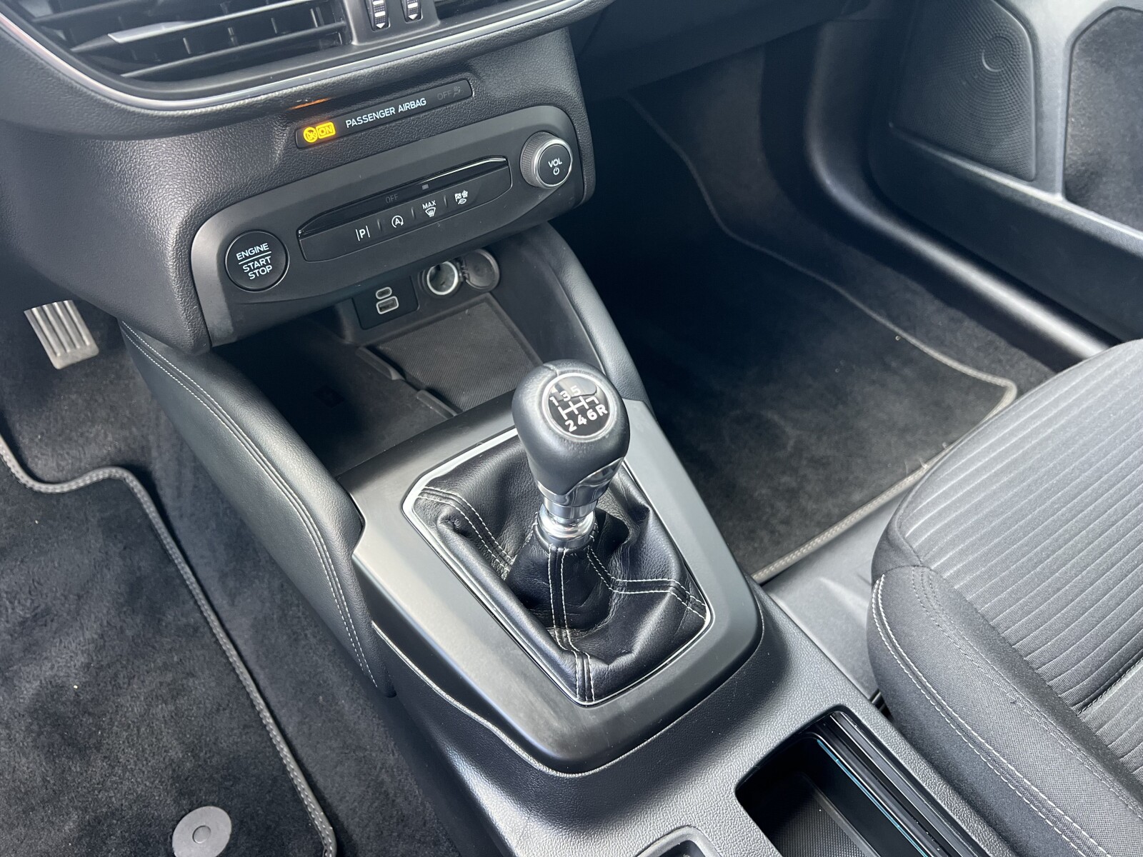 Ford Focus - zdjęcie 17