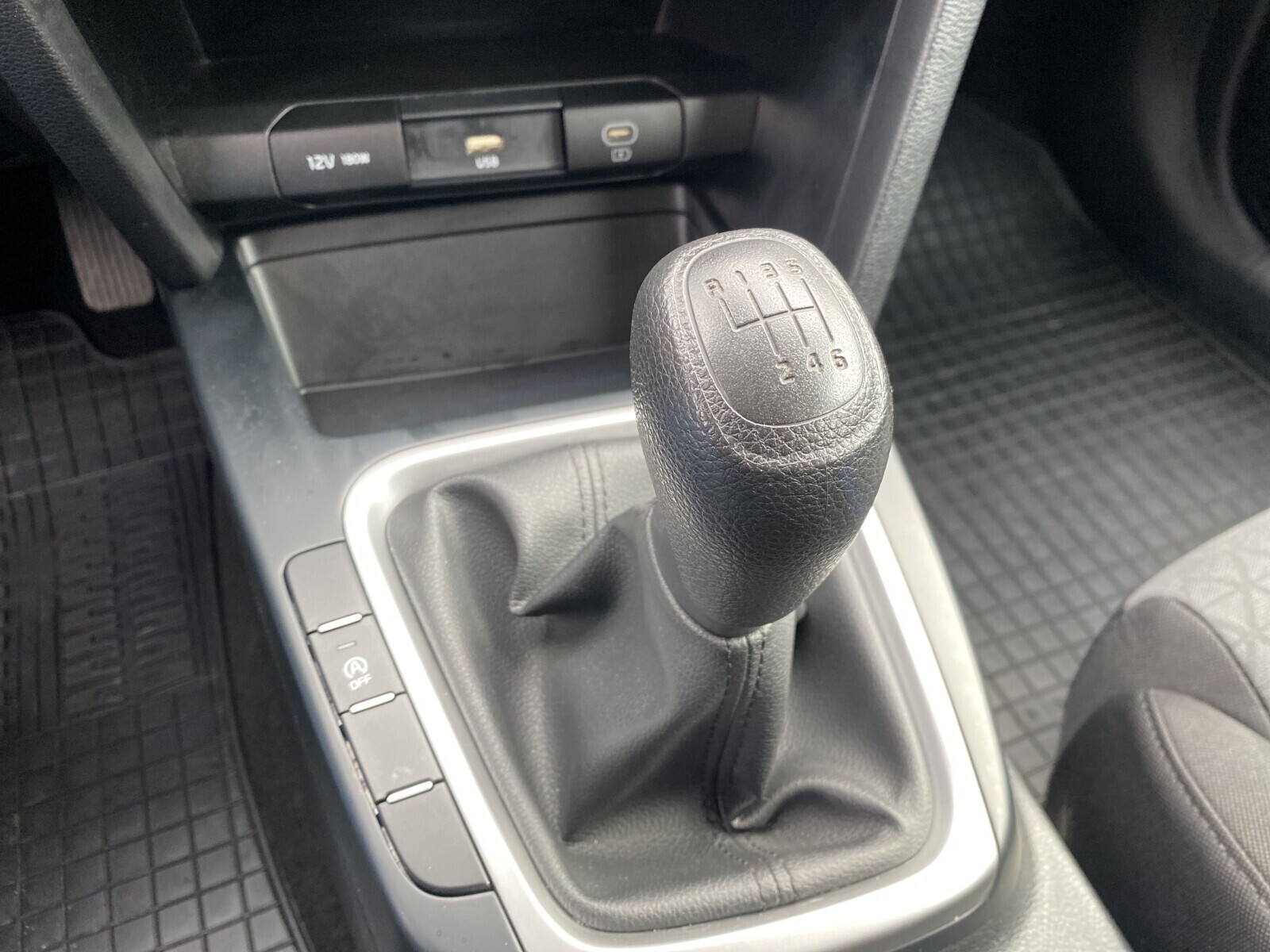 Kia Ceed - zdjęcie 22