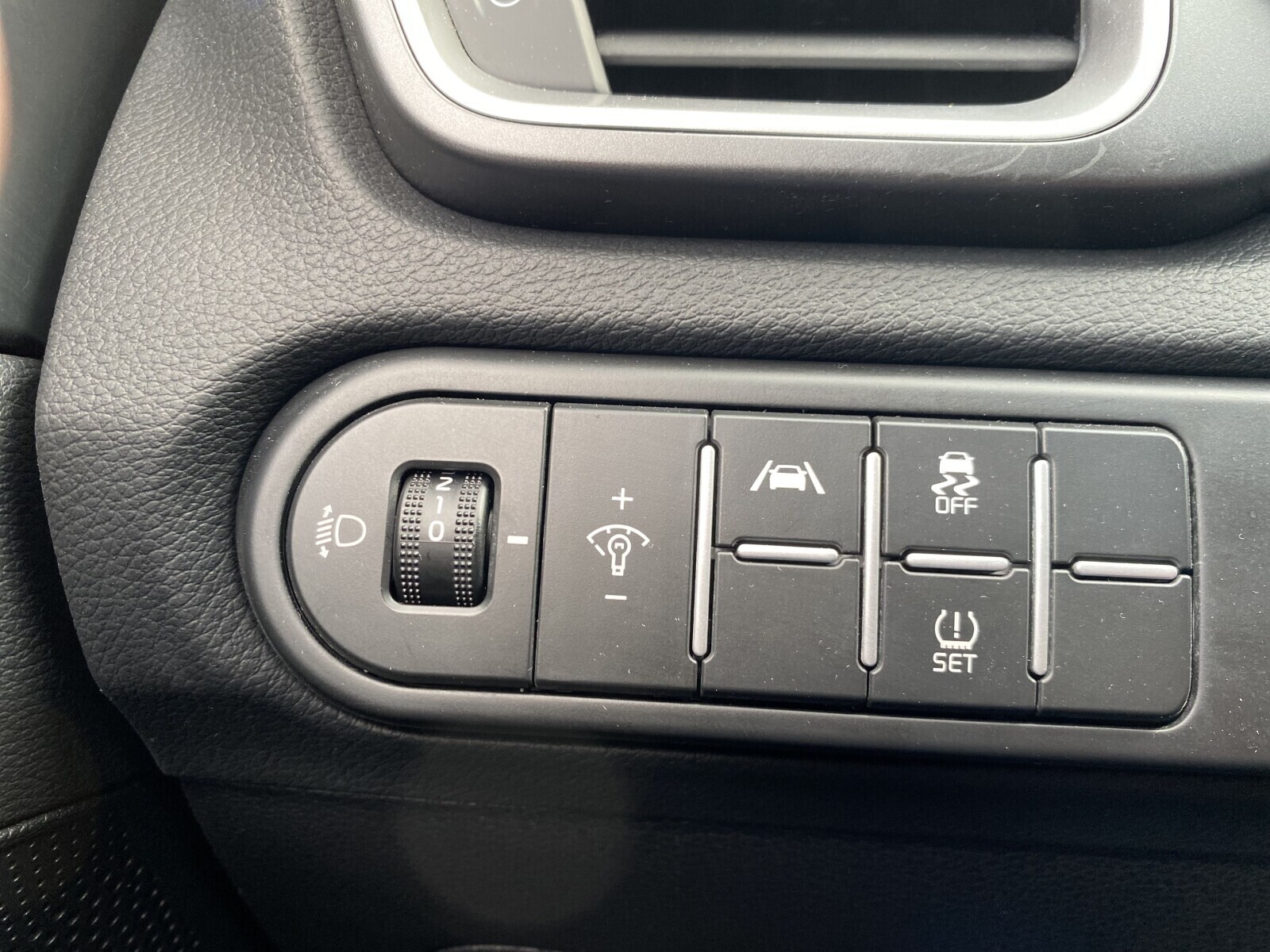 Kia Ceed - zdjęcie 17