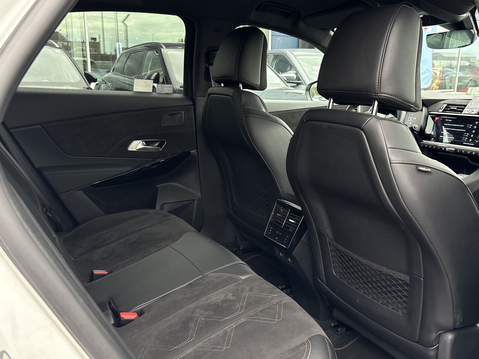 DS Automobiles DS 7 Crossback - zdjęcie 25