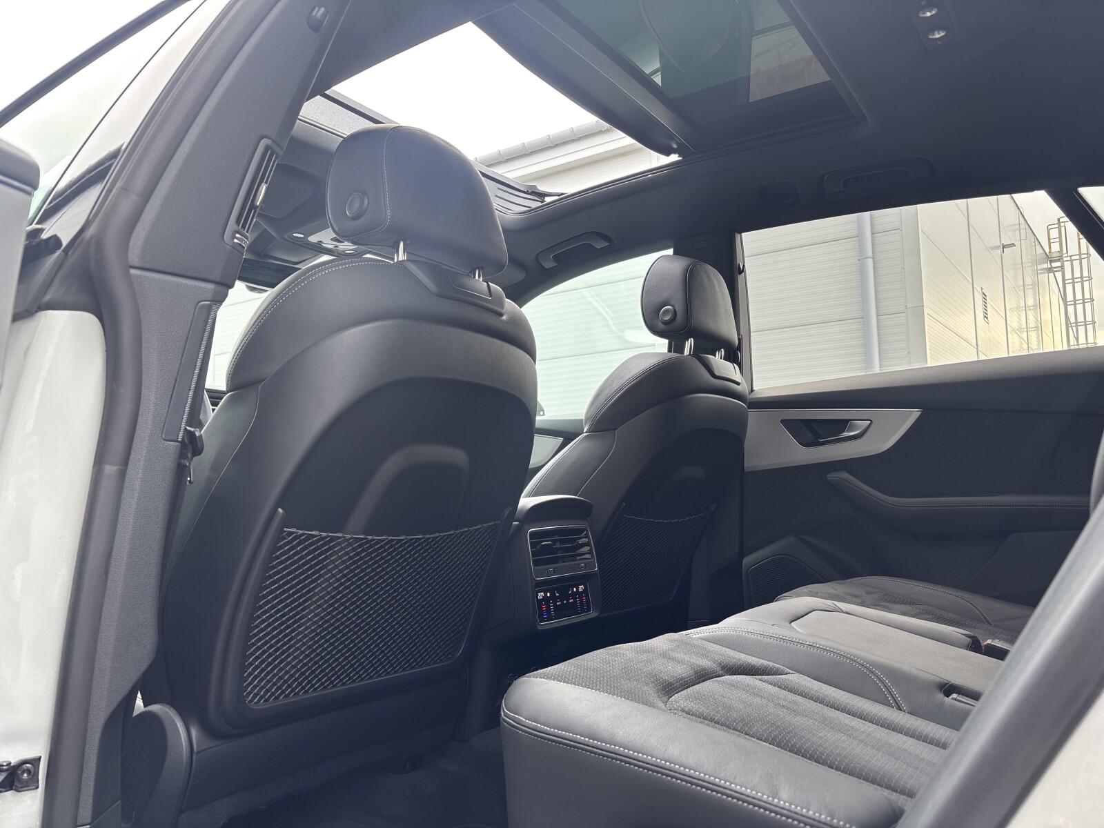 Audi Q8 - zdjęcie 23