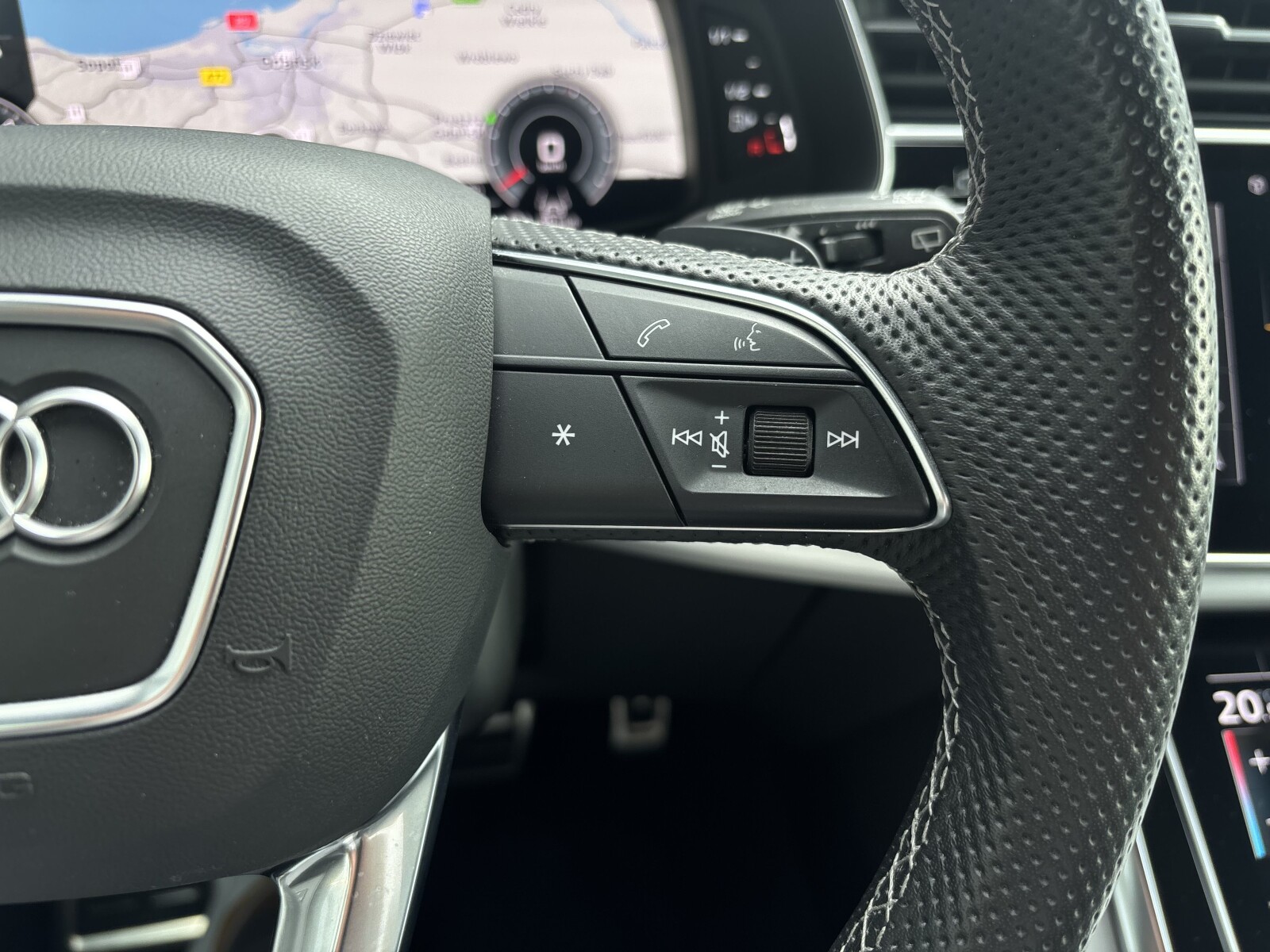 Audi Q8 - zdjęcie 15