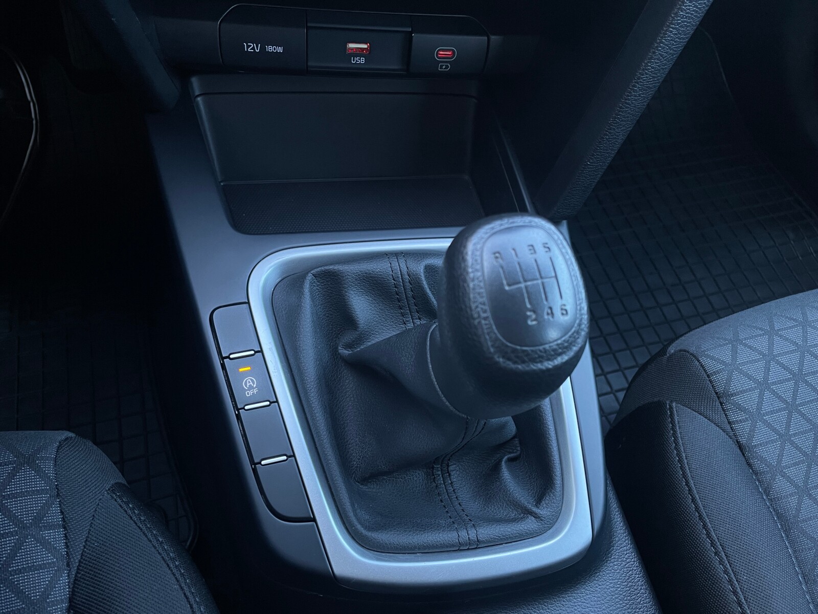 Kia Ceed - zdjęcie 32