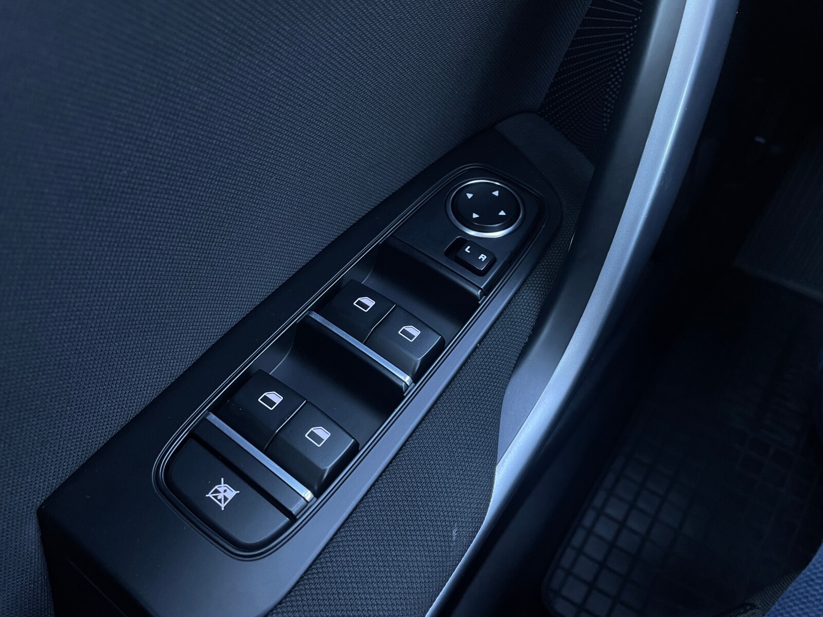 Kia Ceed - zdjęcie 33