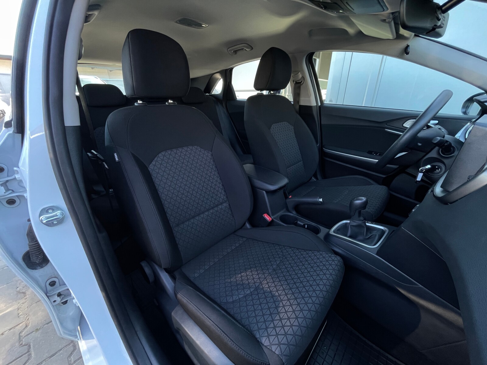 Kia Ceed - zdjęcie 16