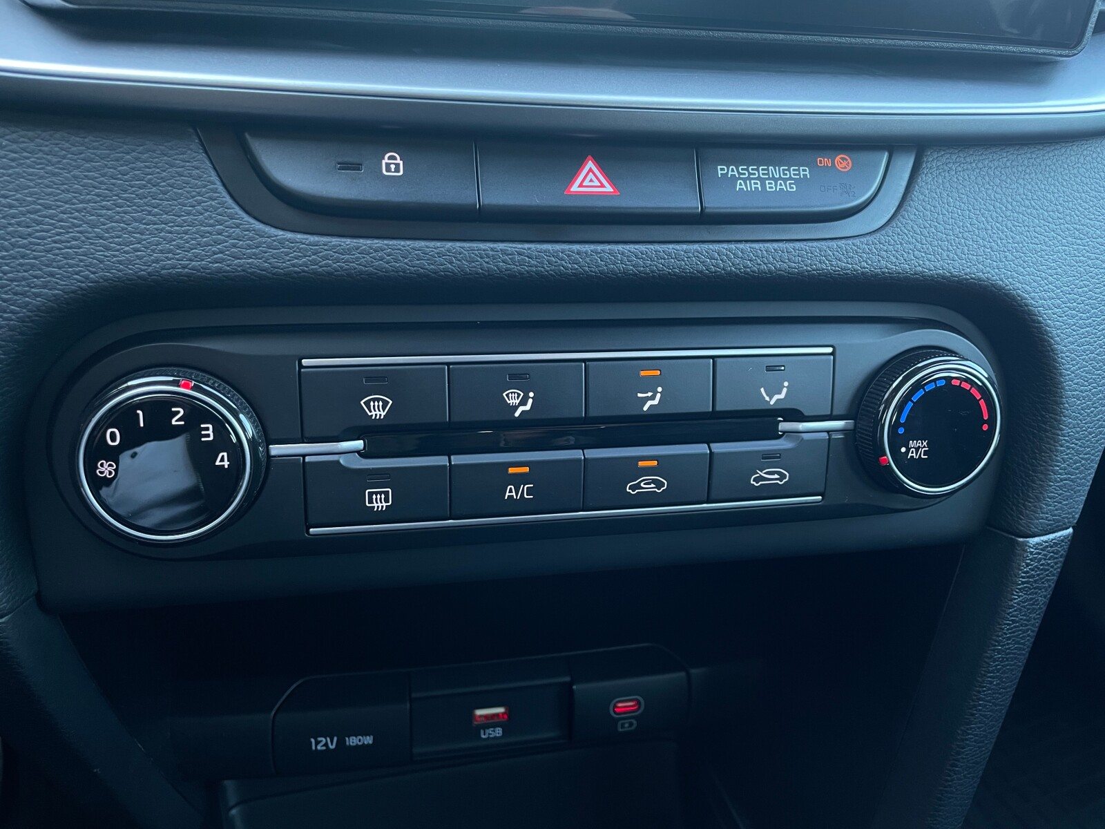 Kia Ceed - zdjęcie 30