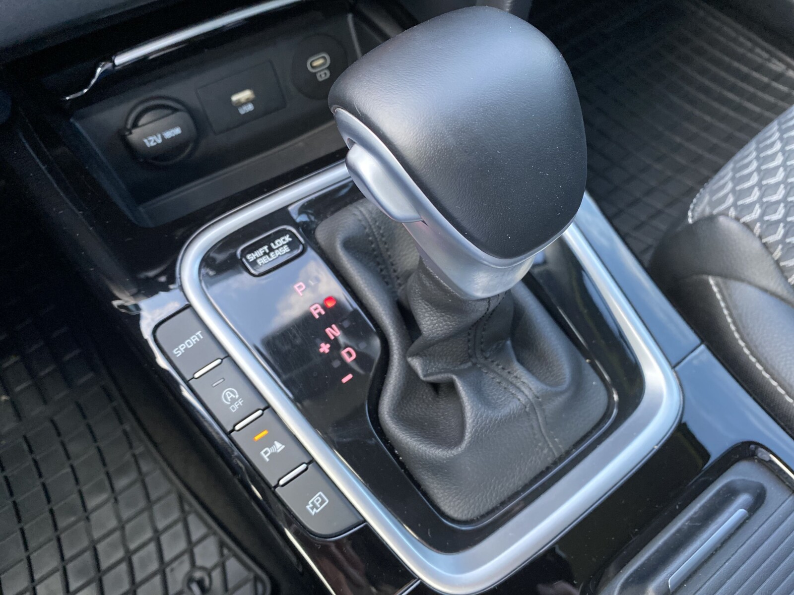 Kia Ceed - zdjęcie 26