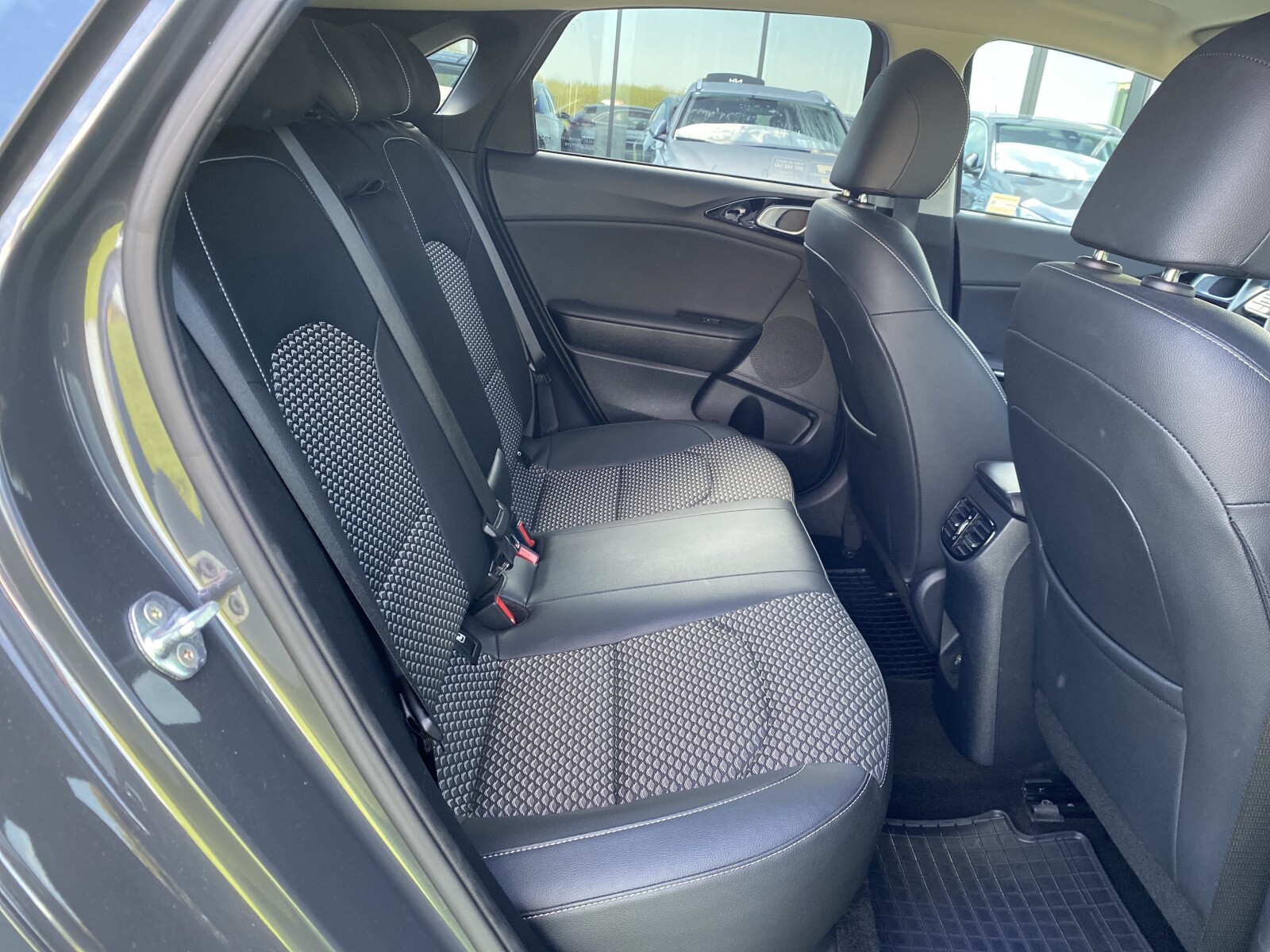 Kia Ceed - zdjęcie 12
