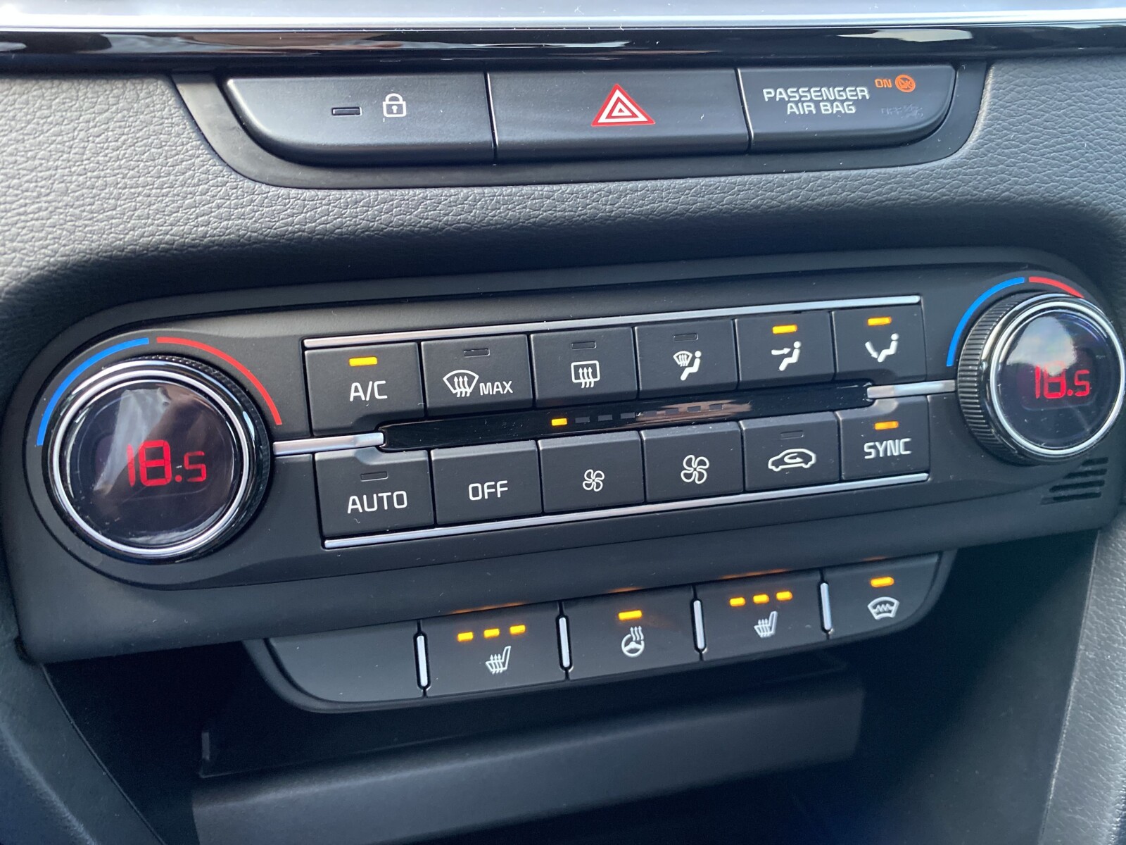 Kia Ceed - zdjęcie 23