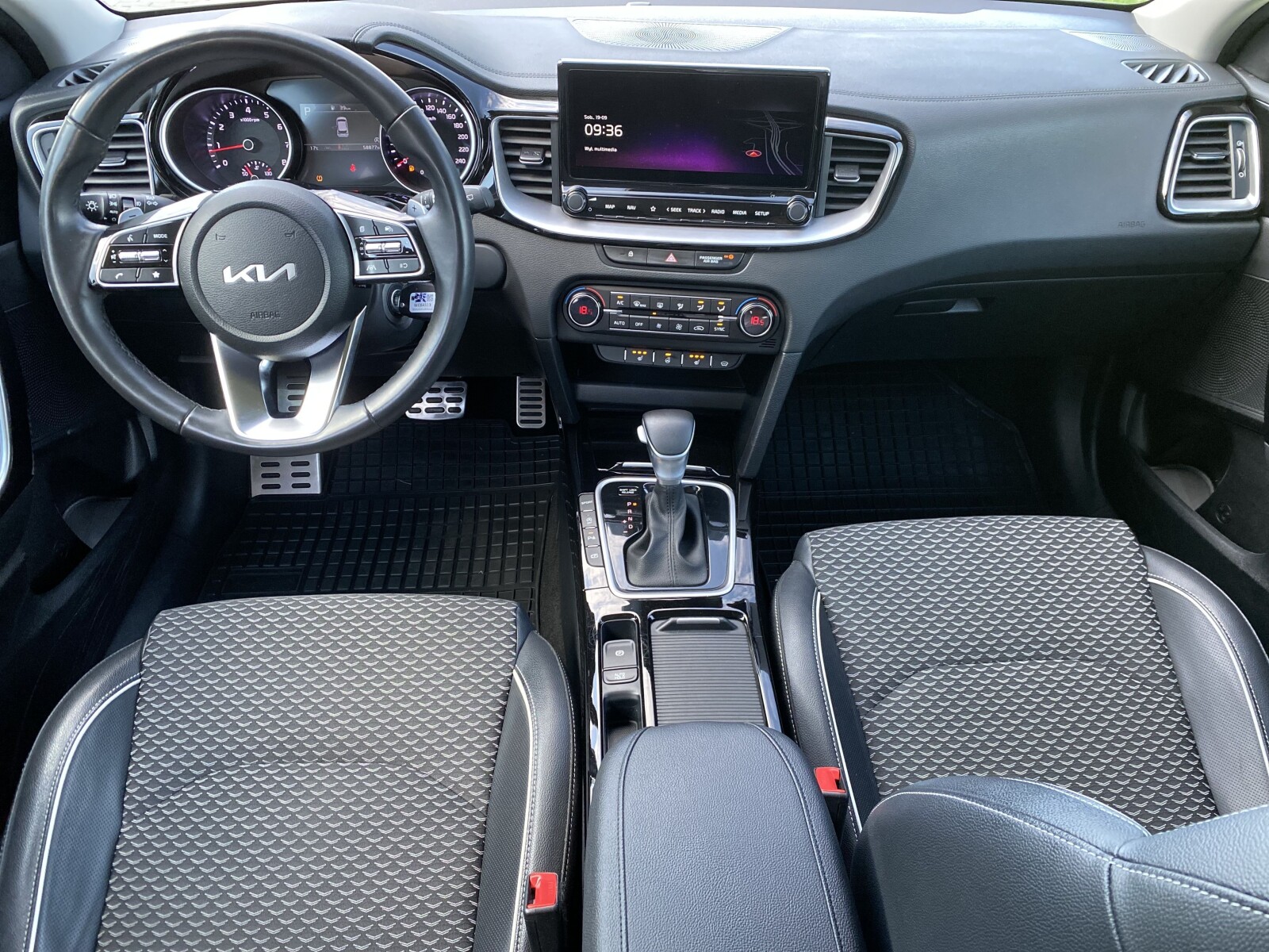 Kia Ceed - zdjęcie 11