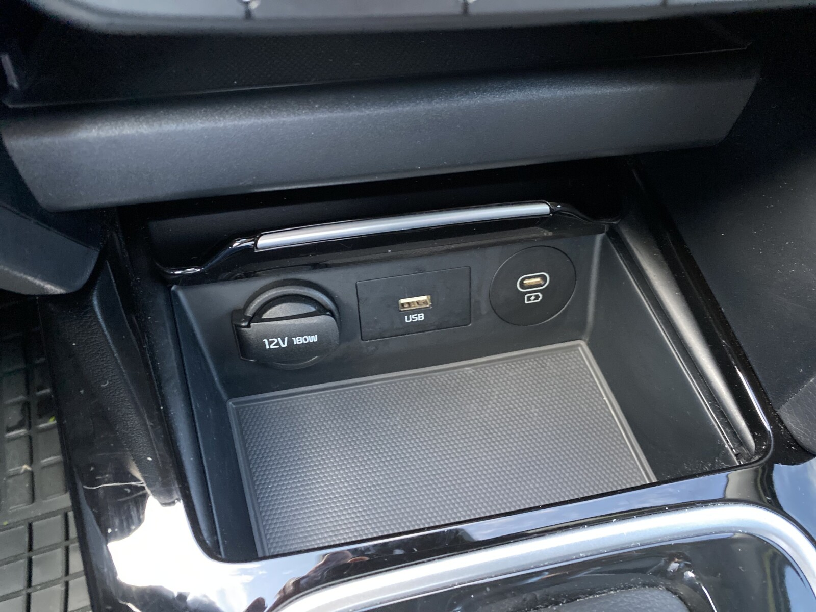 Kia Ceed - zdjęcie 25