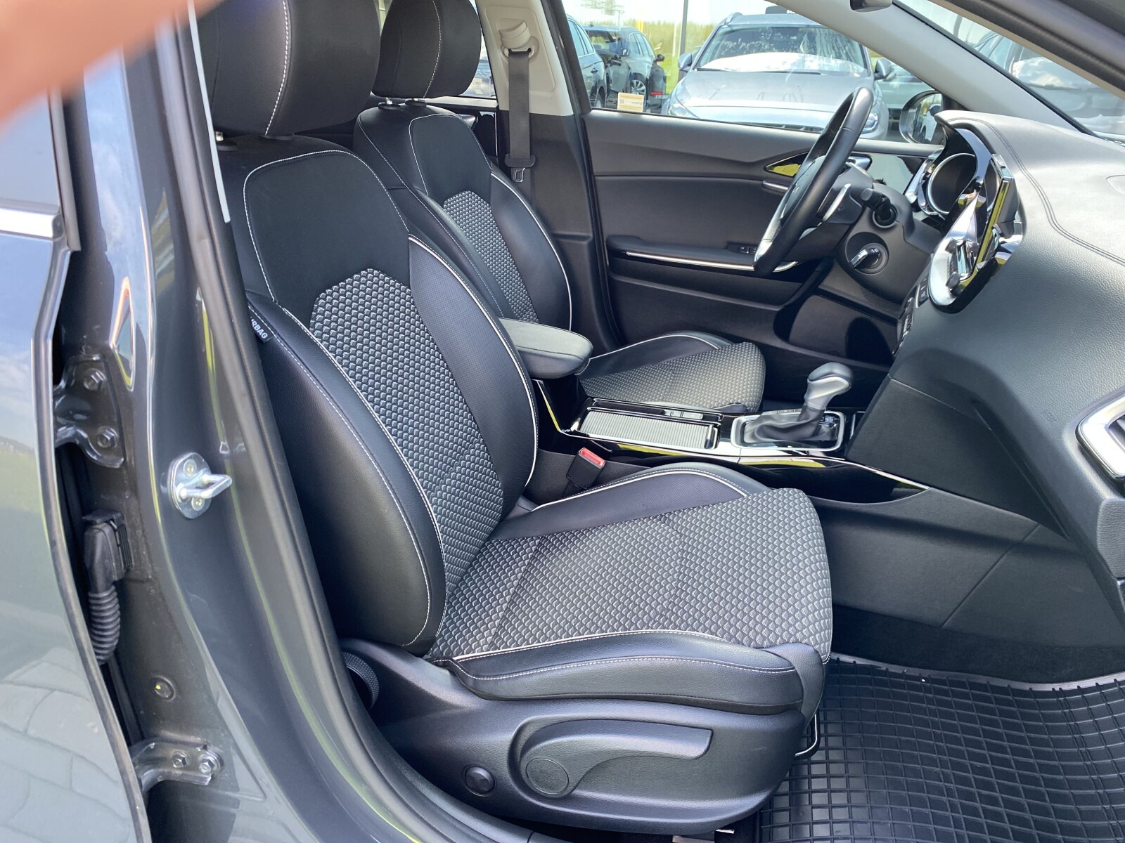 Kia Ceed - zdjęcie 13