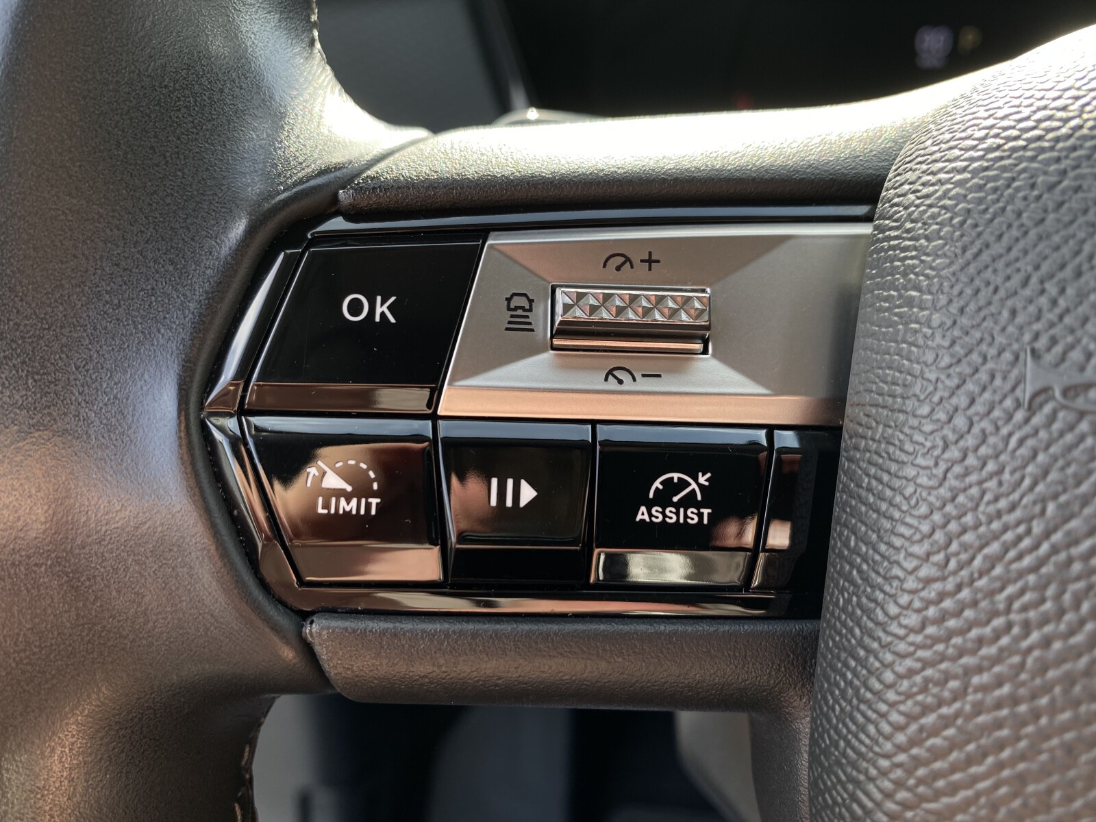 DS Automobiles DS 4 - zdjęcie 32