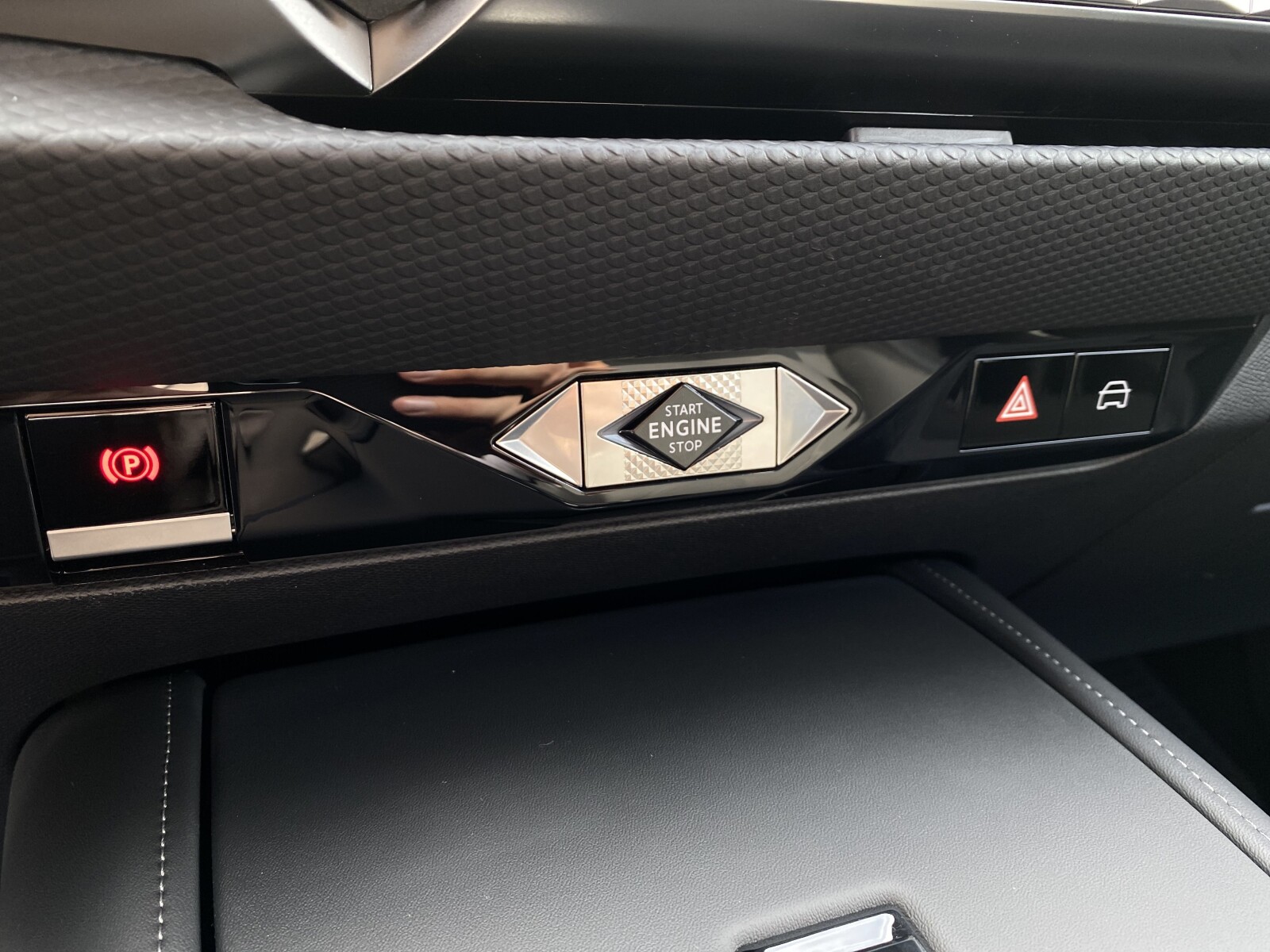 DS Automobiles DS 4 - zdjęcie 16