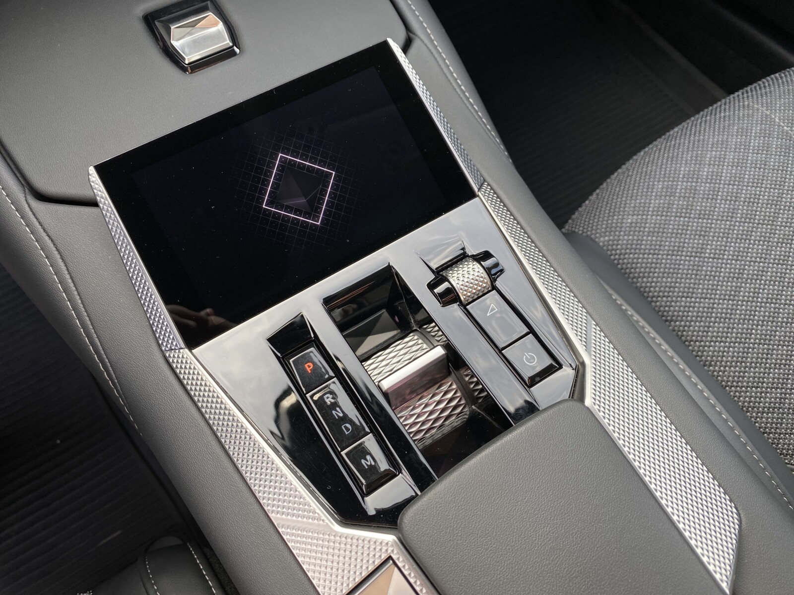 DS Automobiles DS 4 - zdjęcie 14