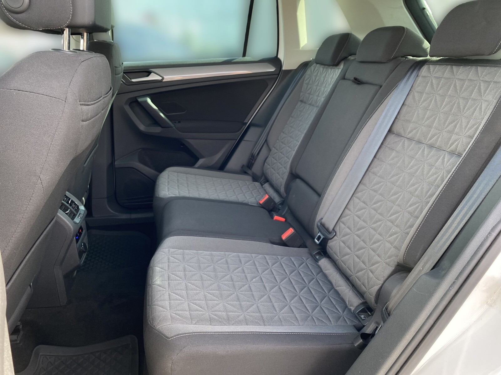 Volkswagen Tiguan - zdjęcie 33
