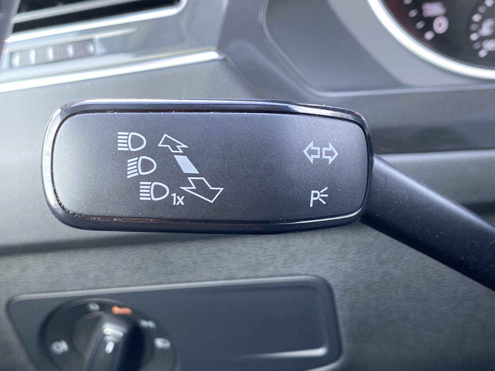 Volkswagen Tiguan - zdjęcie 30