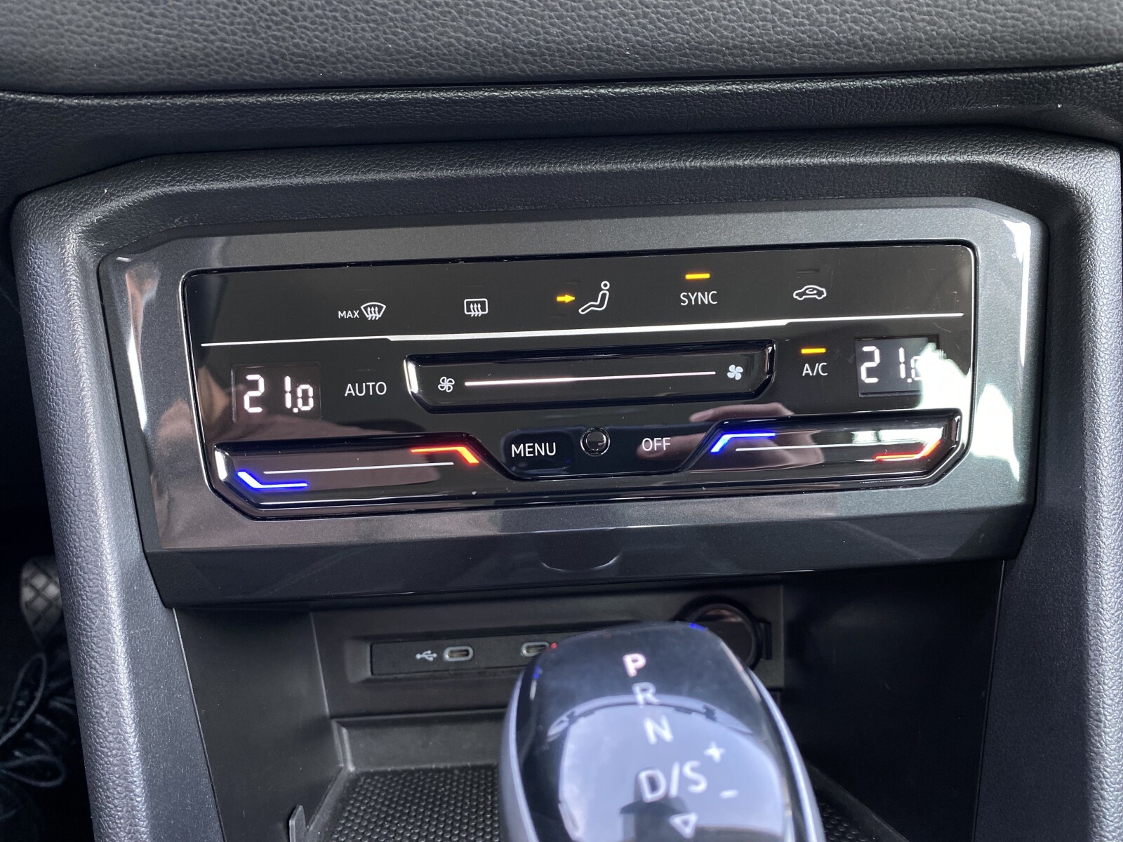 Volkswagen Tiguan - zdjęcie 15