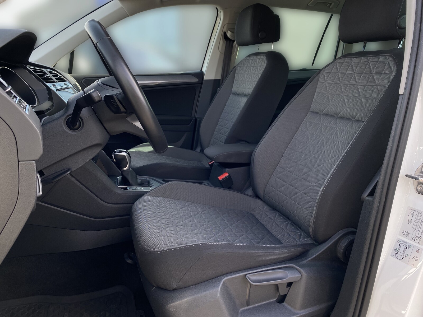 Volkswagen Tiguan - zdjęcie 9